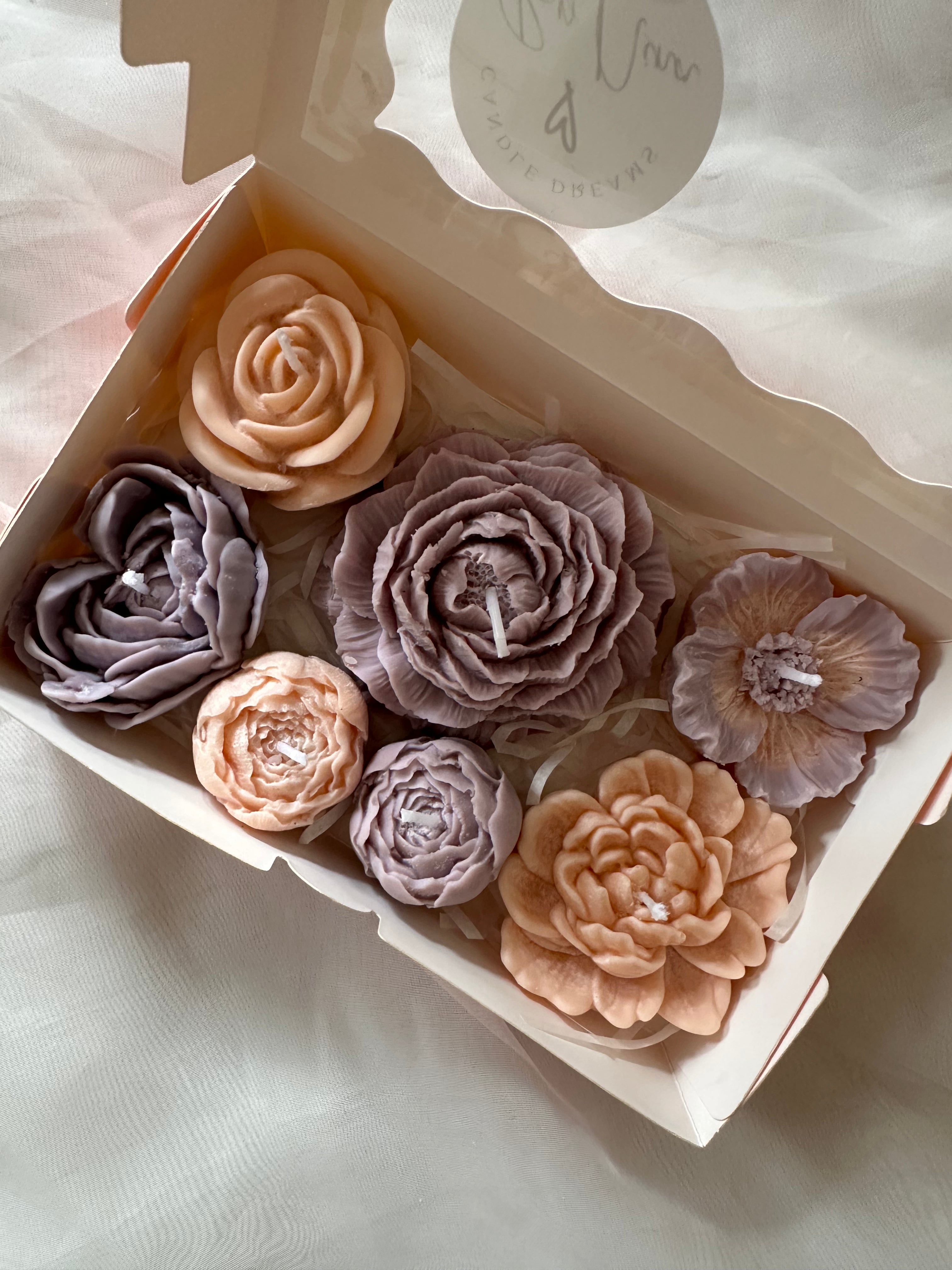Mix candle blooms