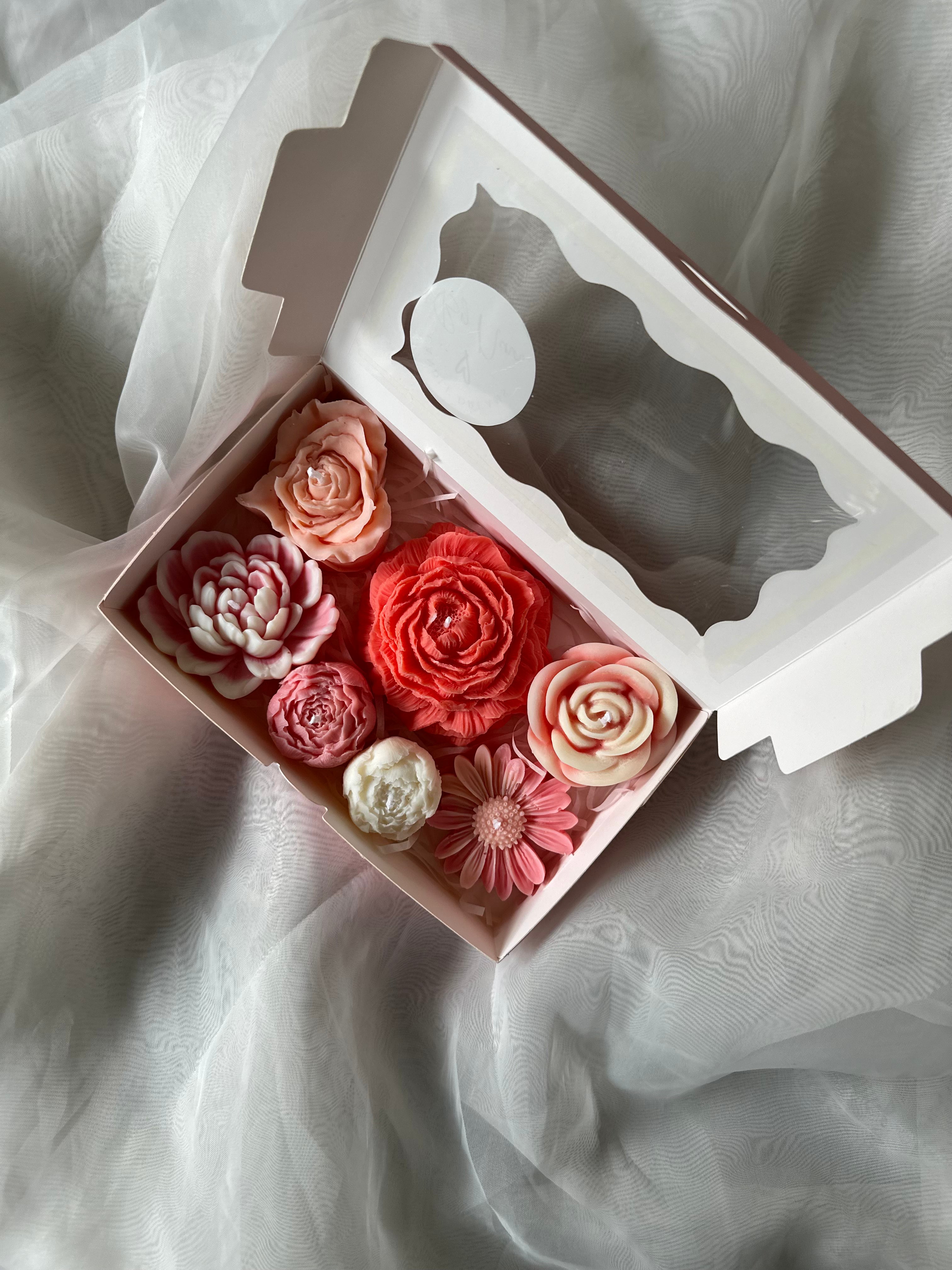 Autumn blooms mix candles box