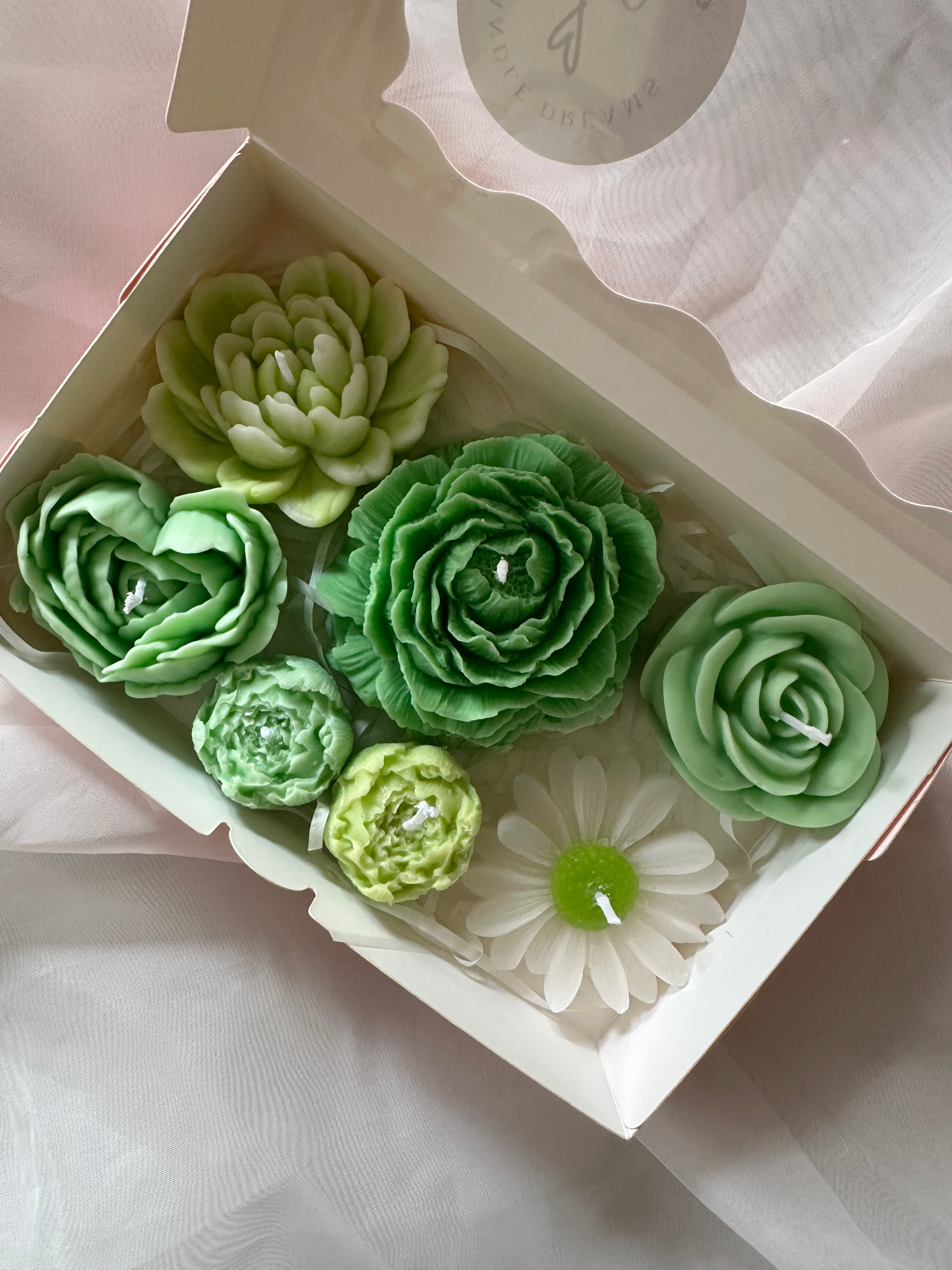 Mix candle blooms