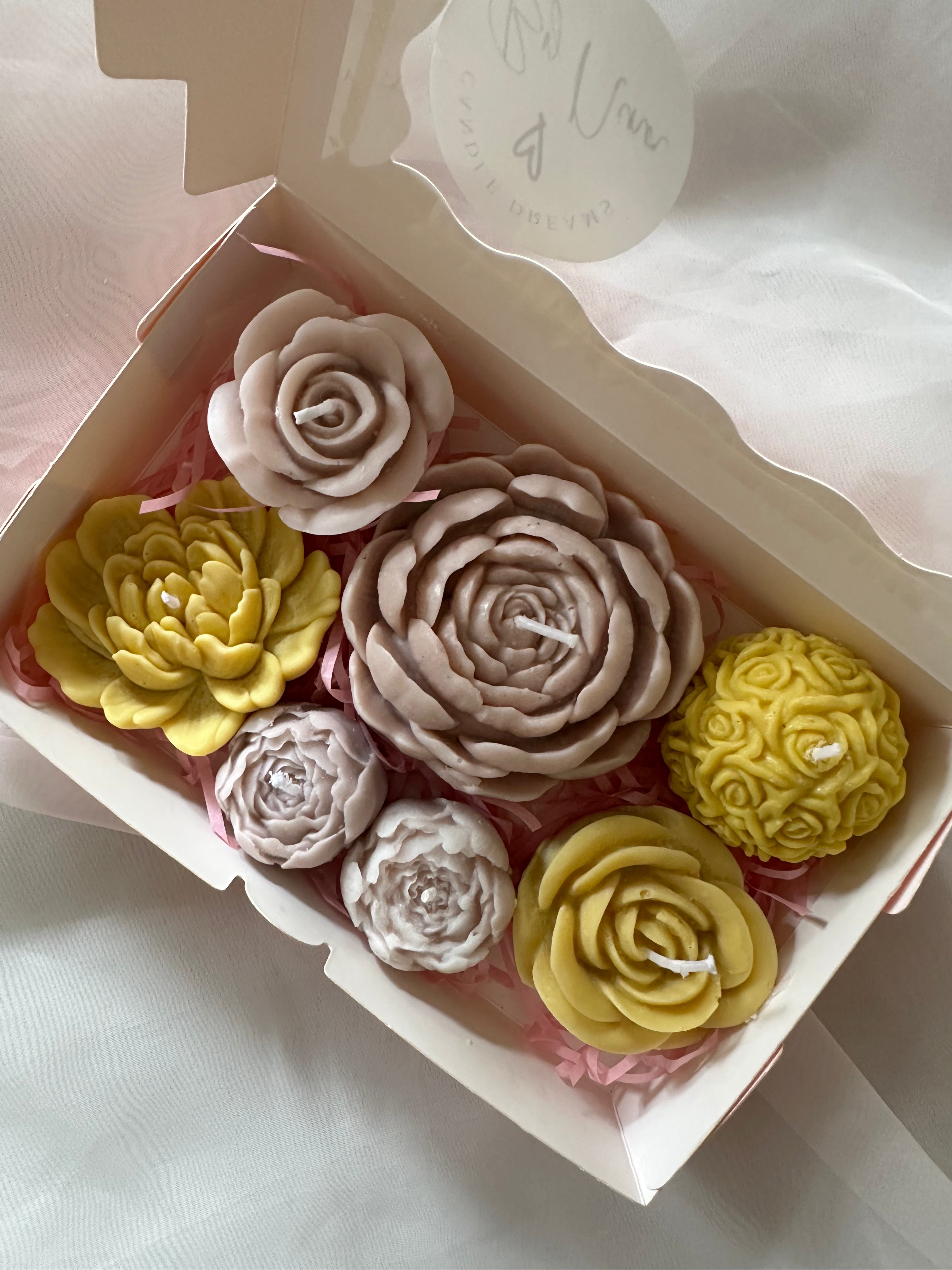 Mix candle blooms