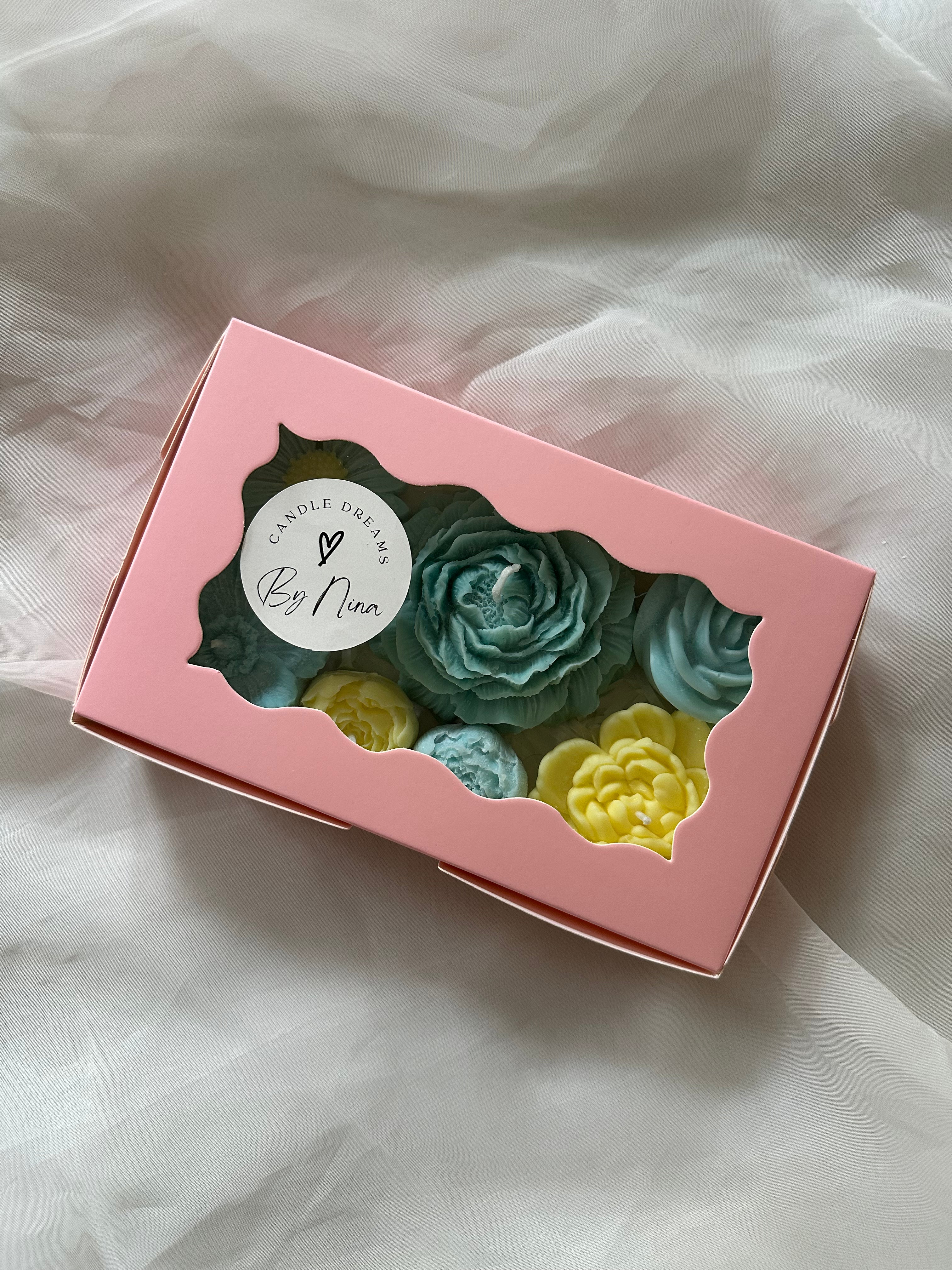 Mix candle blooms