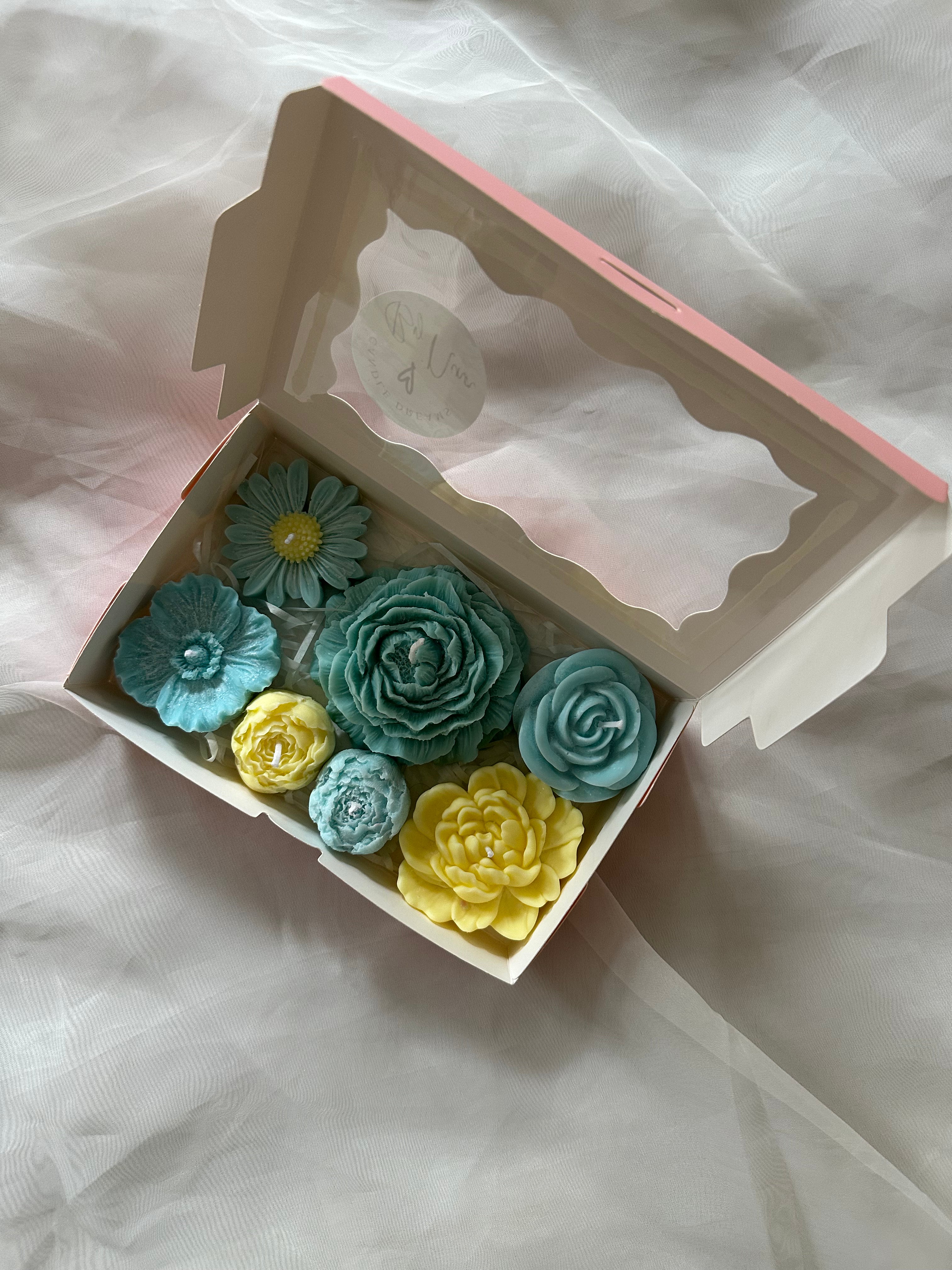 Mix candle blooms