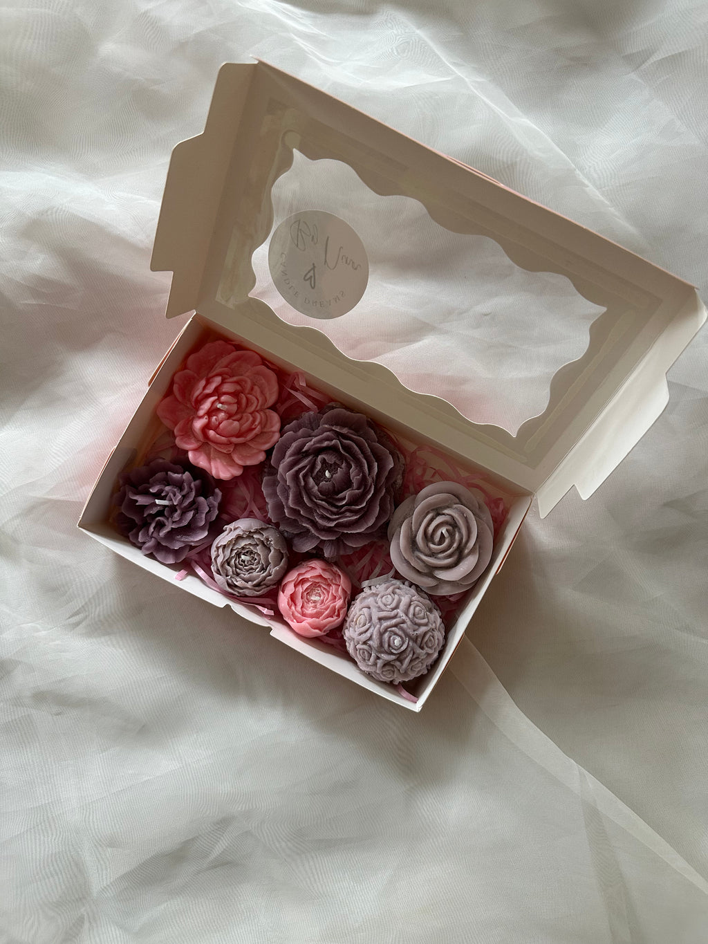 Mix candle blooms