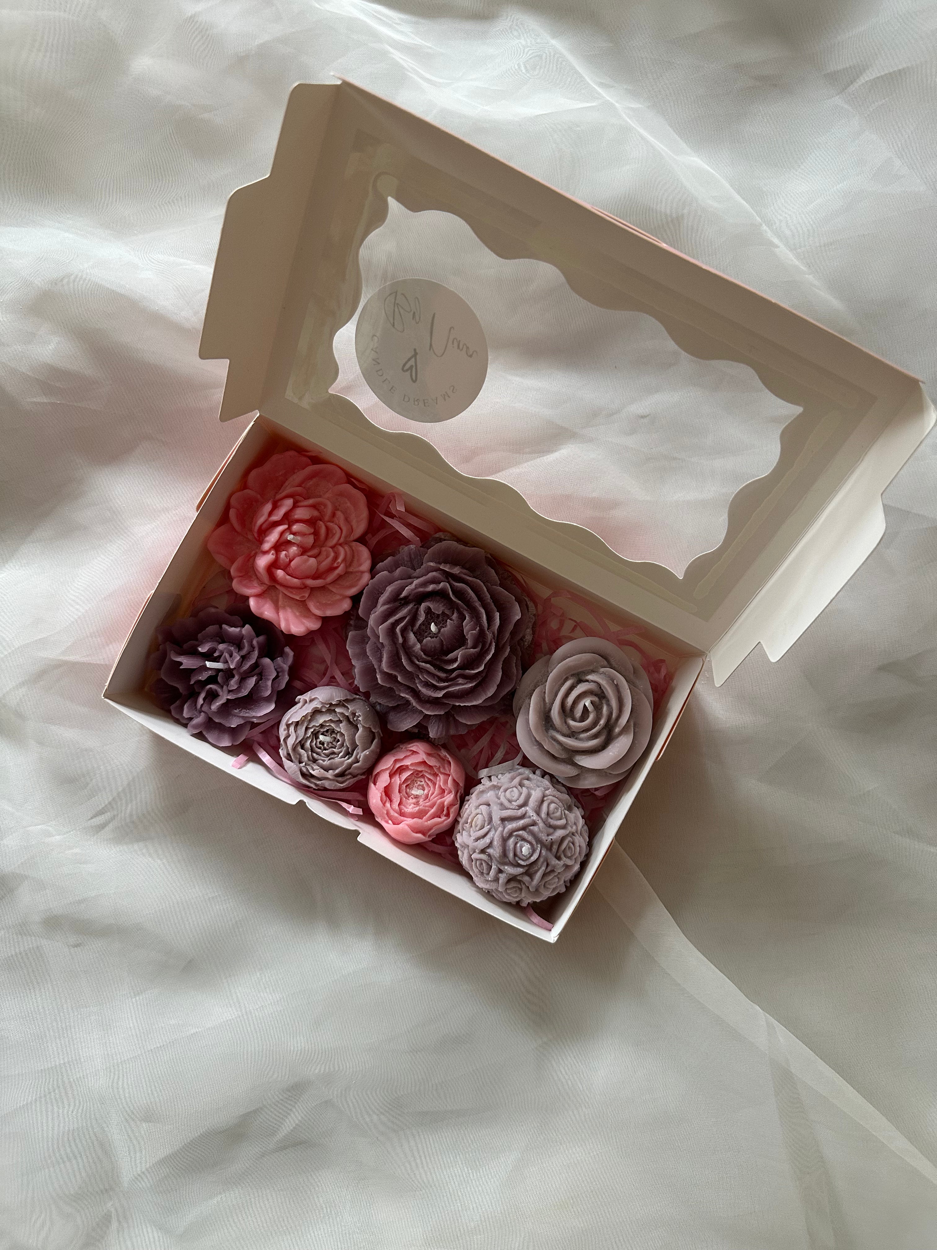 Mix candle blooms