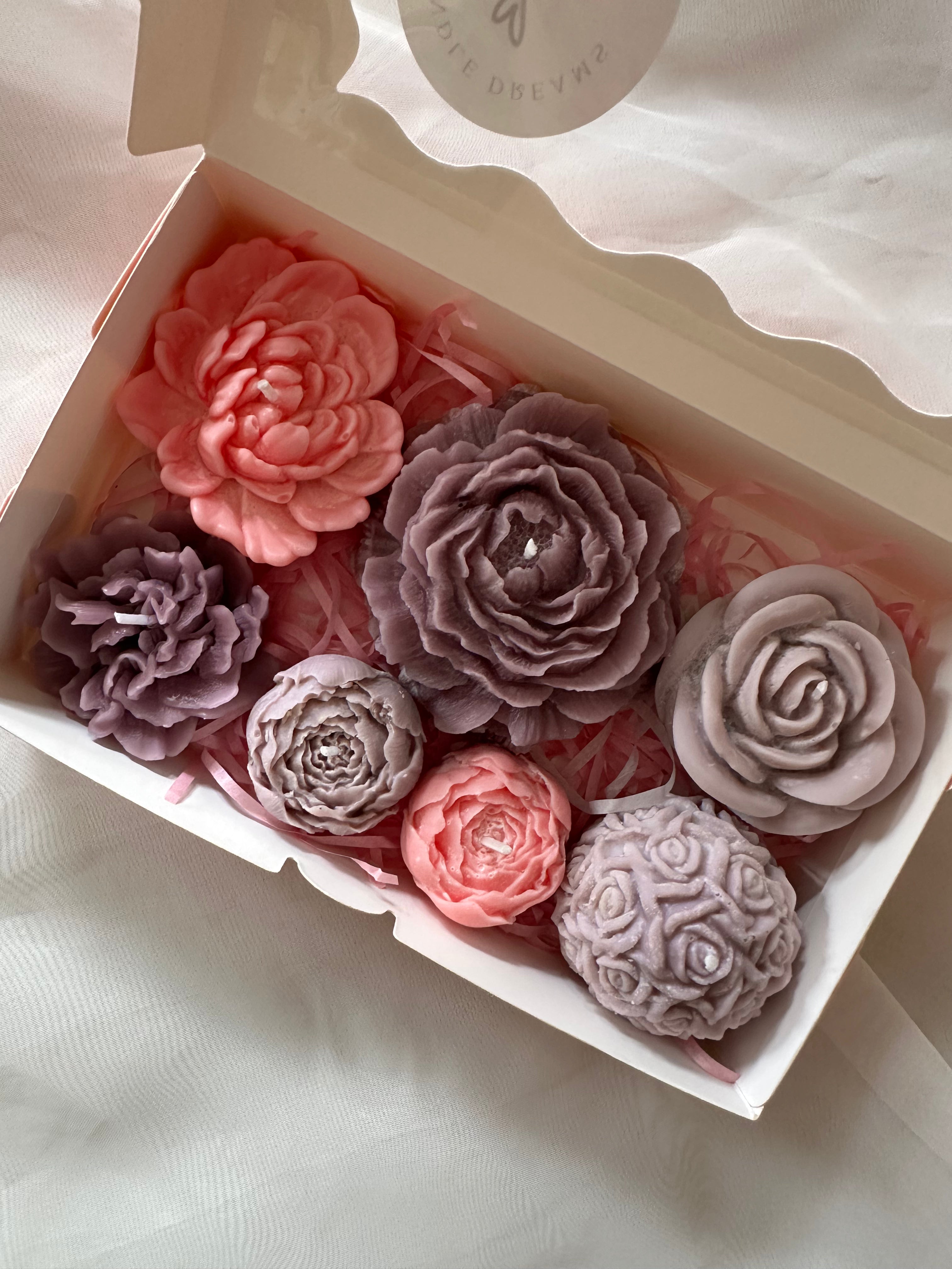 Mix candle blooms