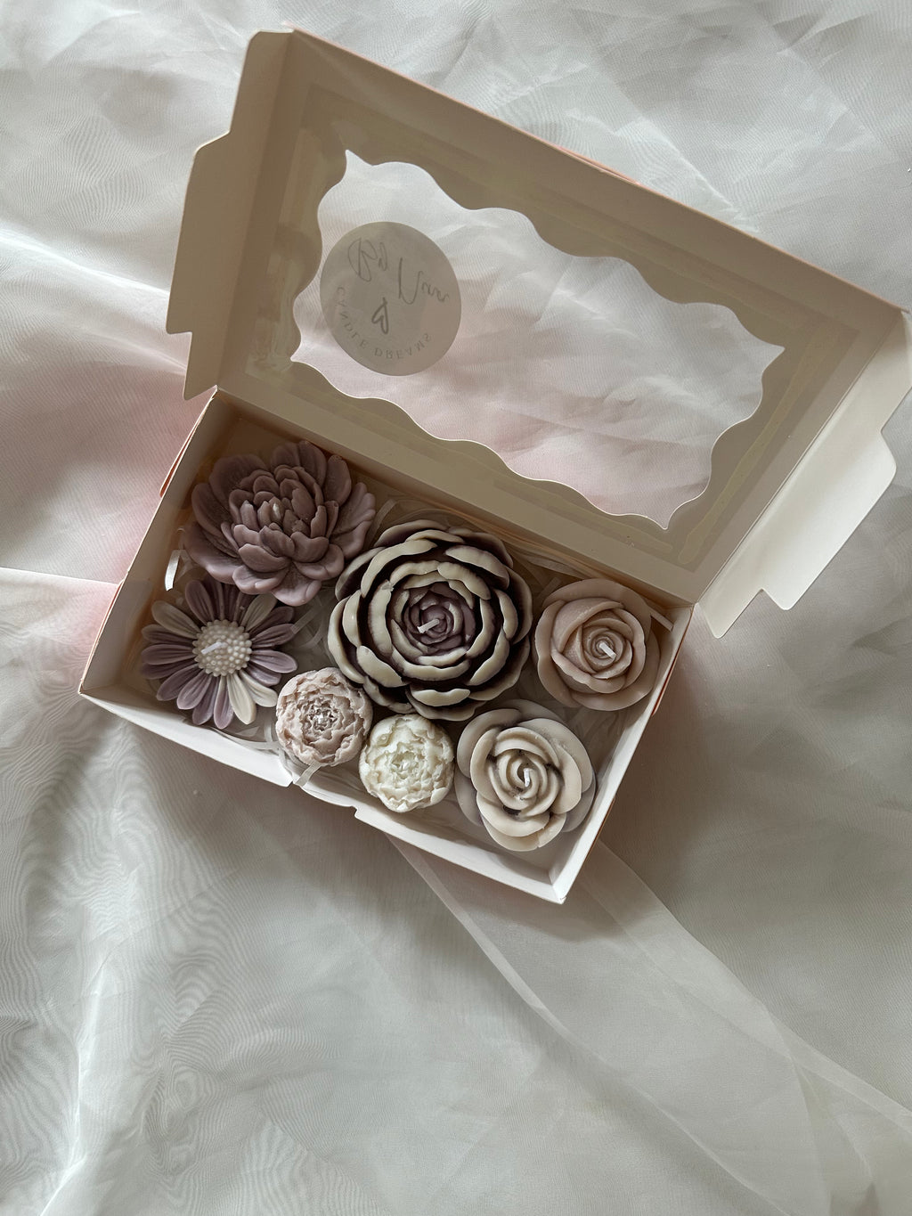 Mix candle blooms