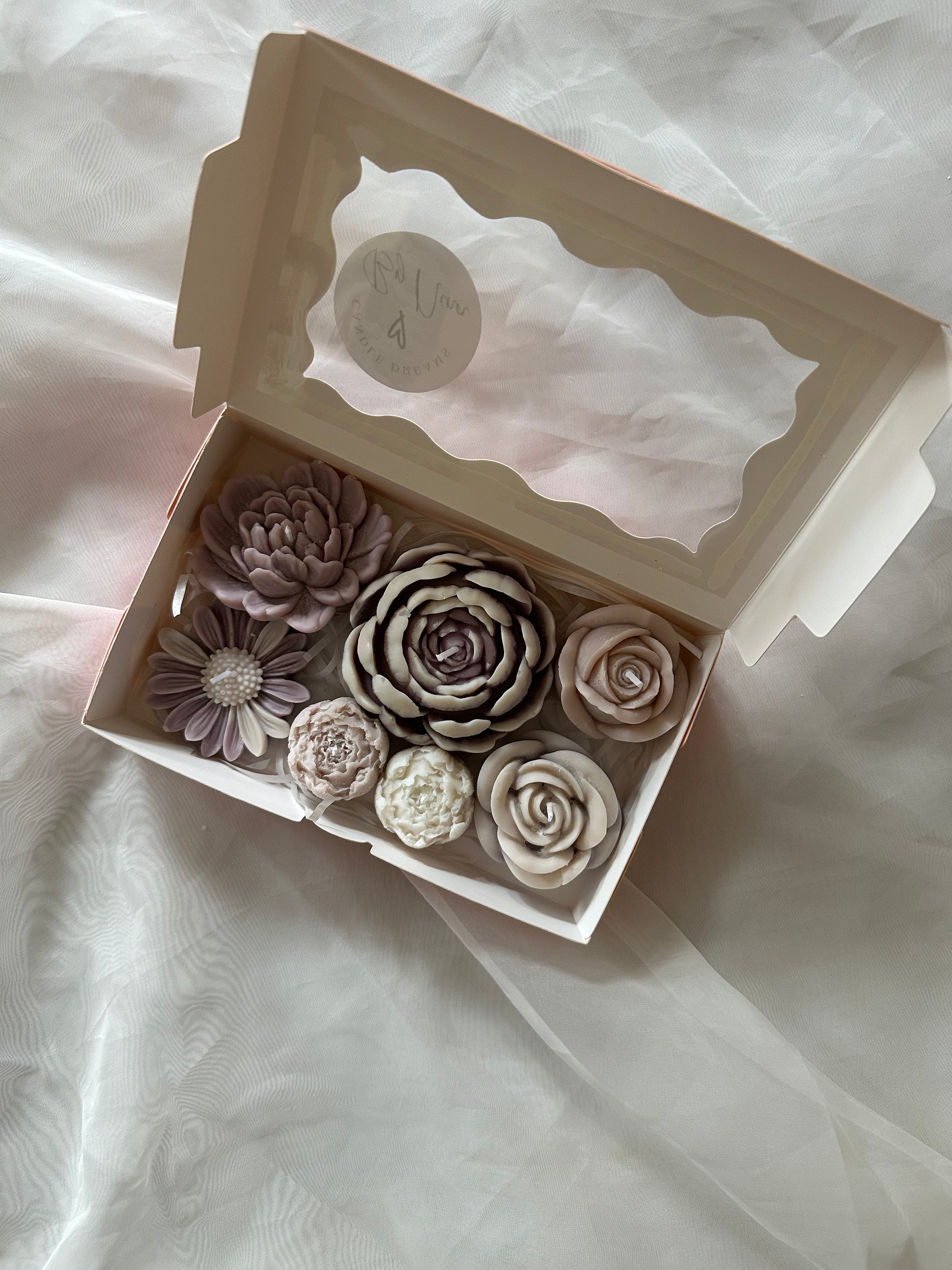 Mix candle blooms