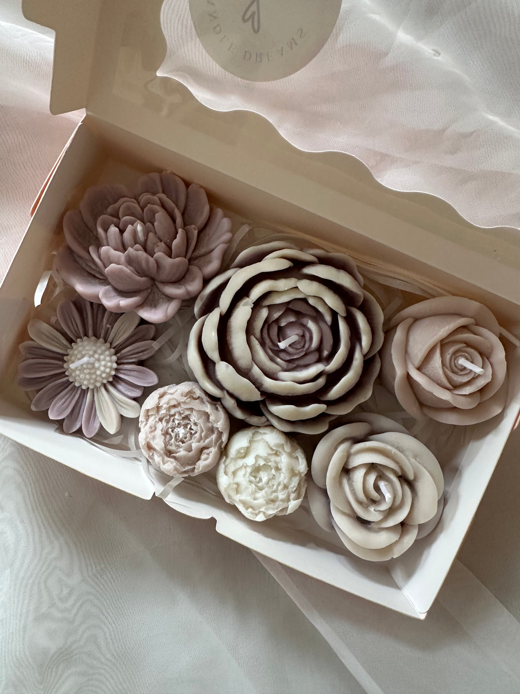 Mix candle blooms