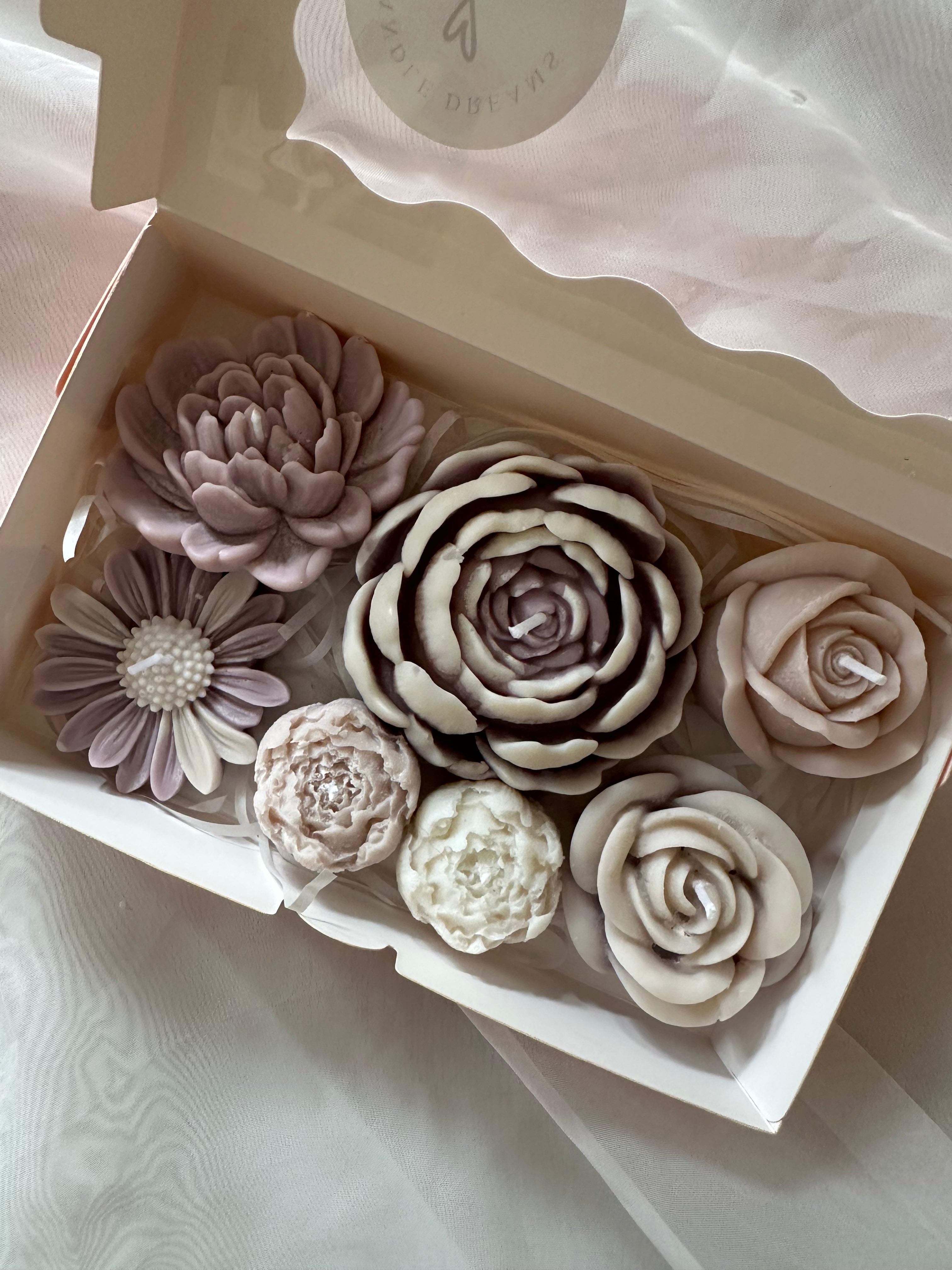 Mix candle blooms