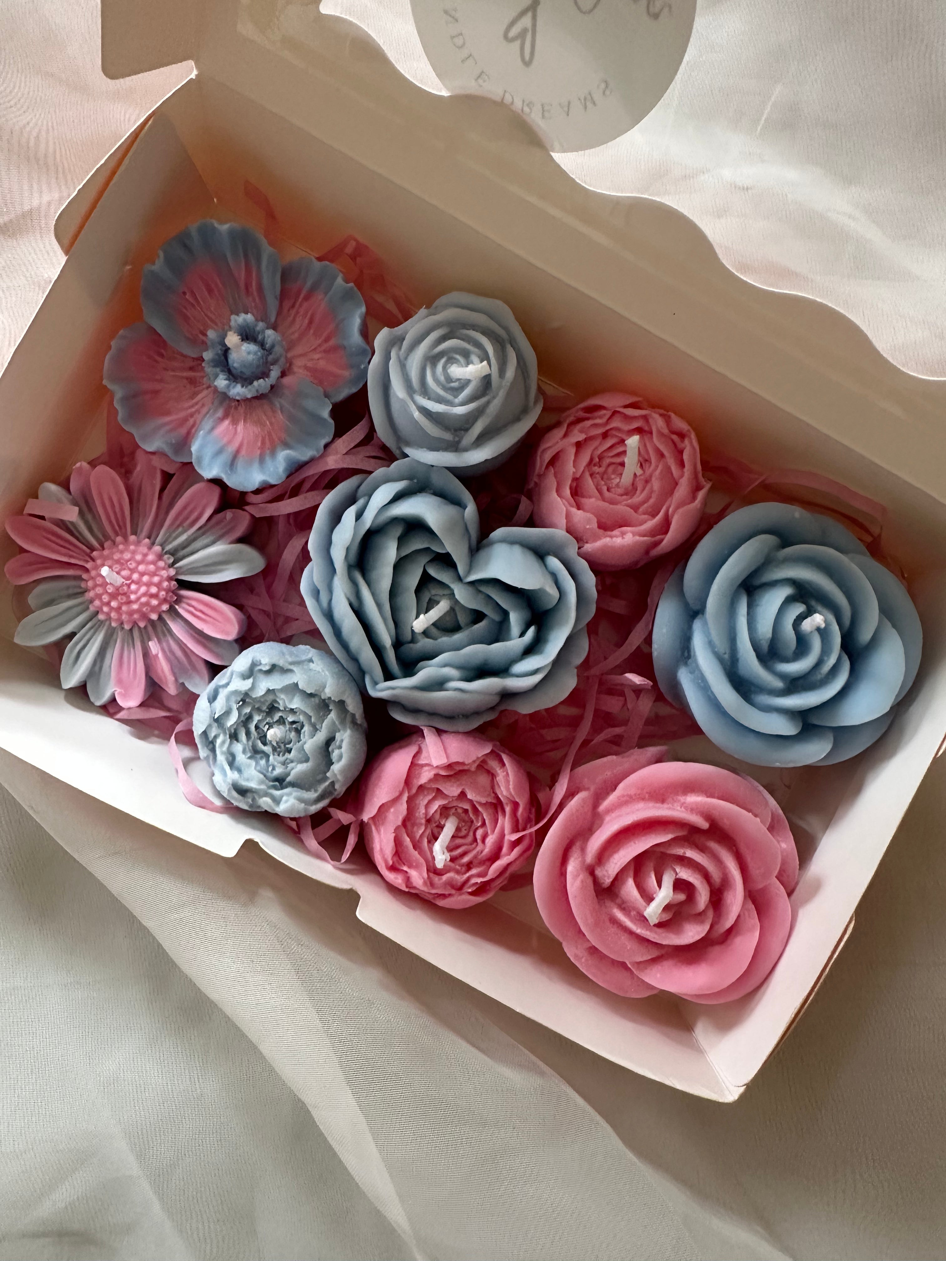 Mix candle blooms