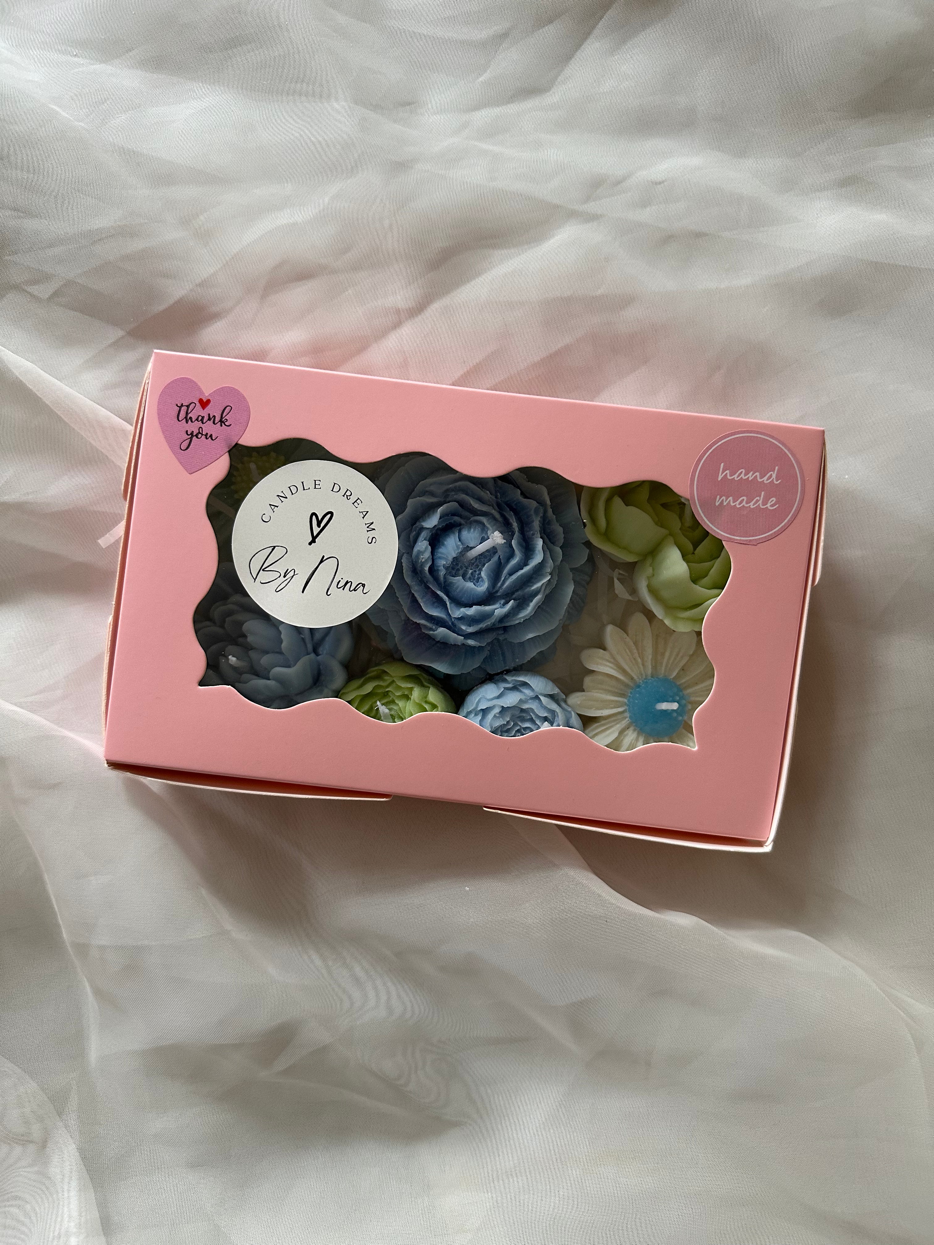Mix candle blooms