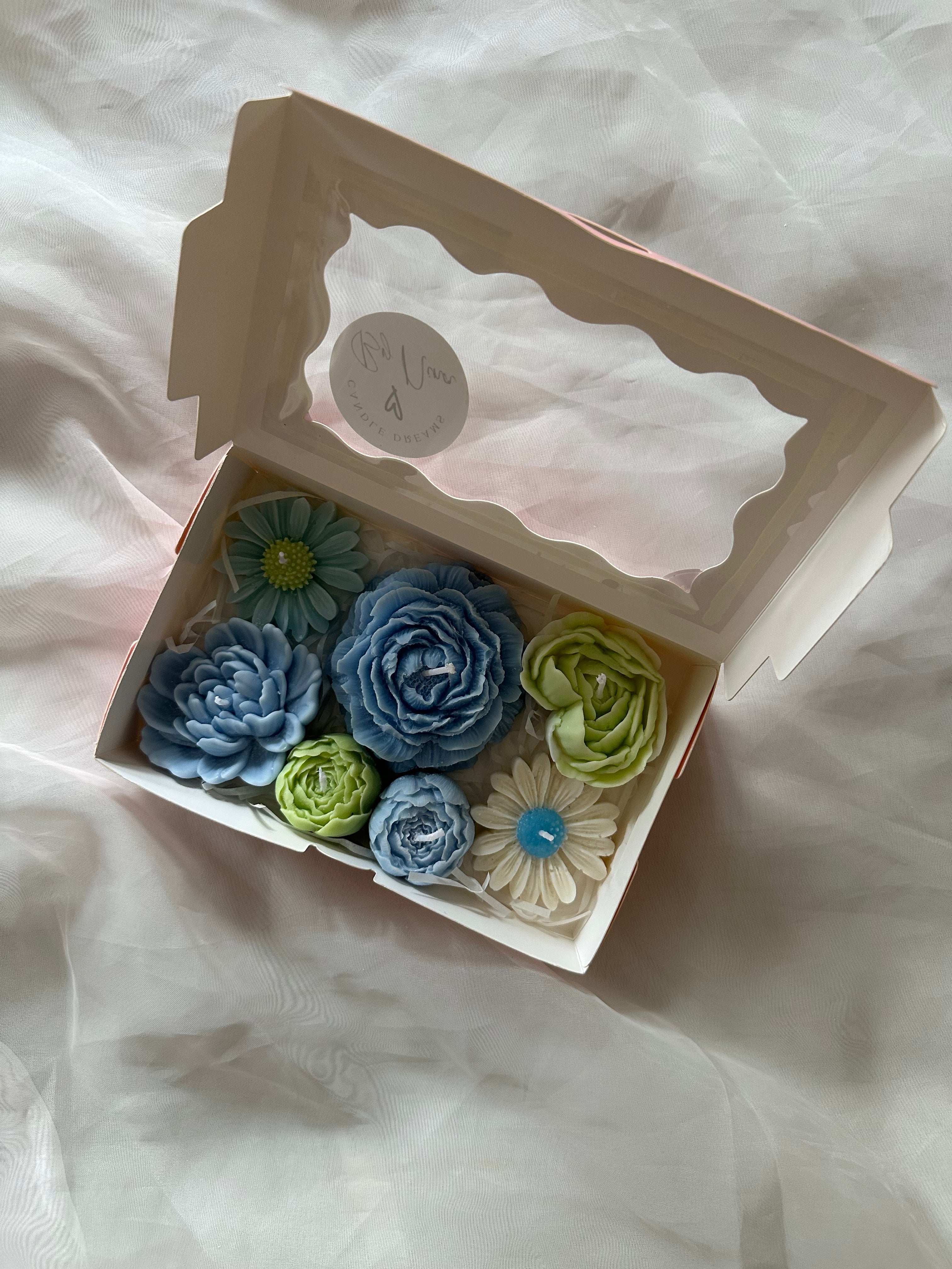 Mix candle blooms