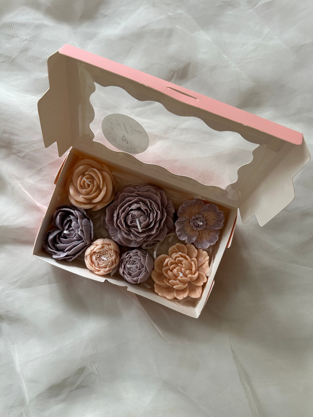 Mix candle blooms