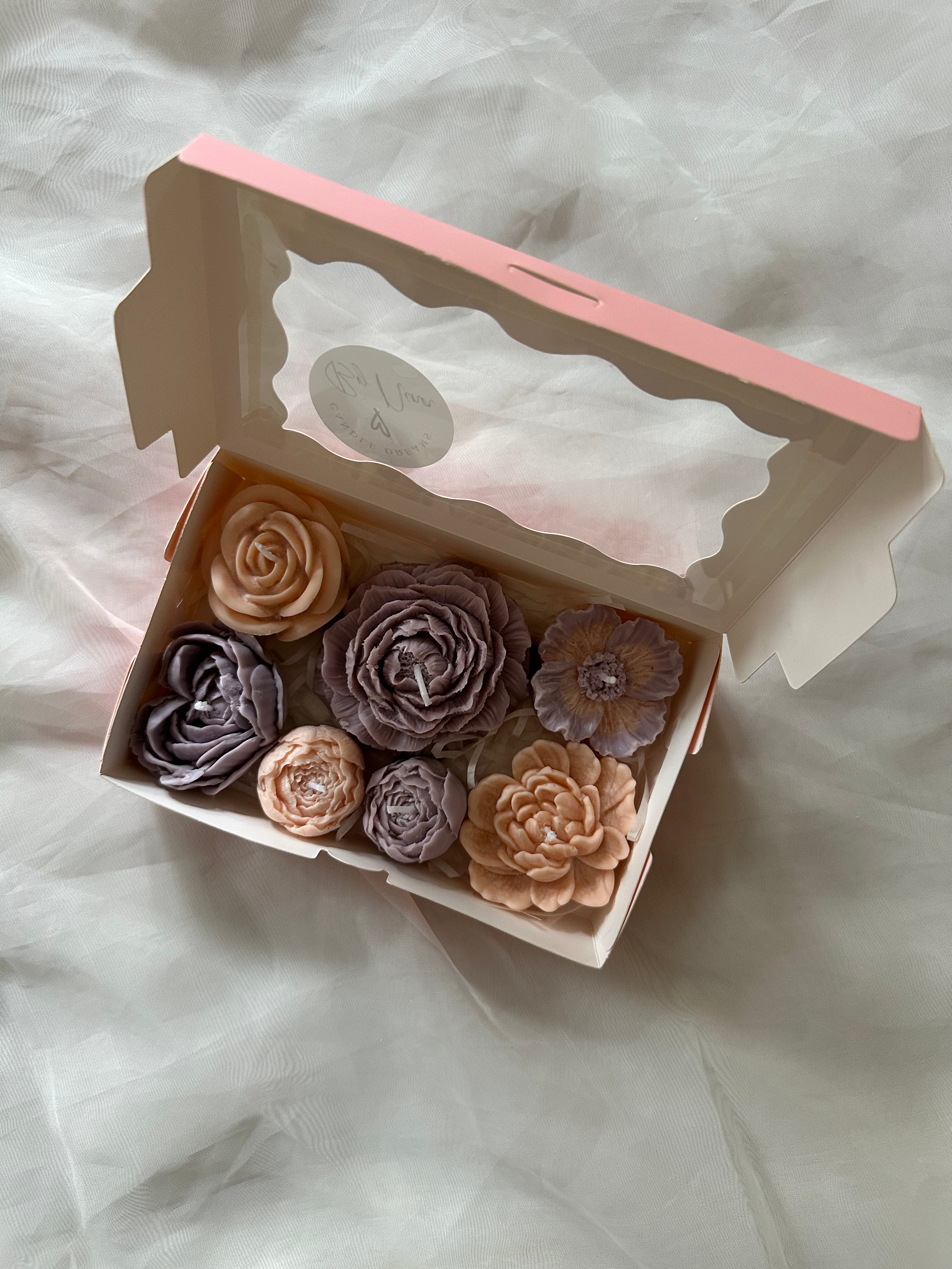 Mix candle blooms