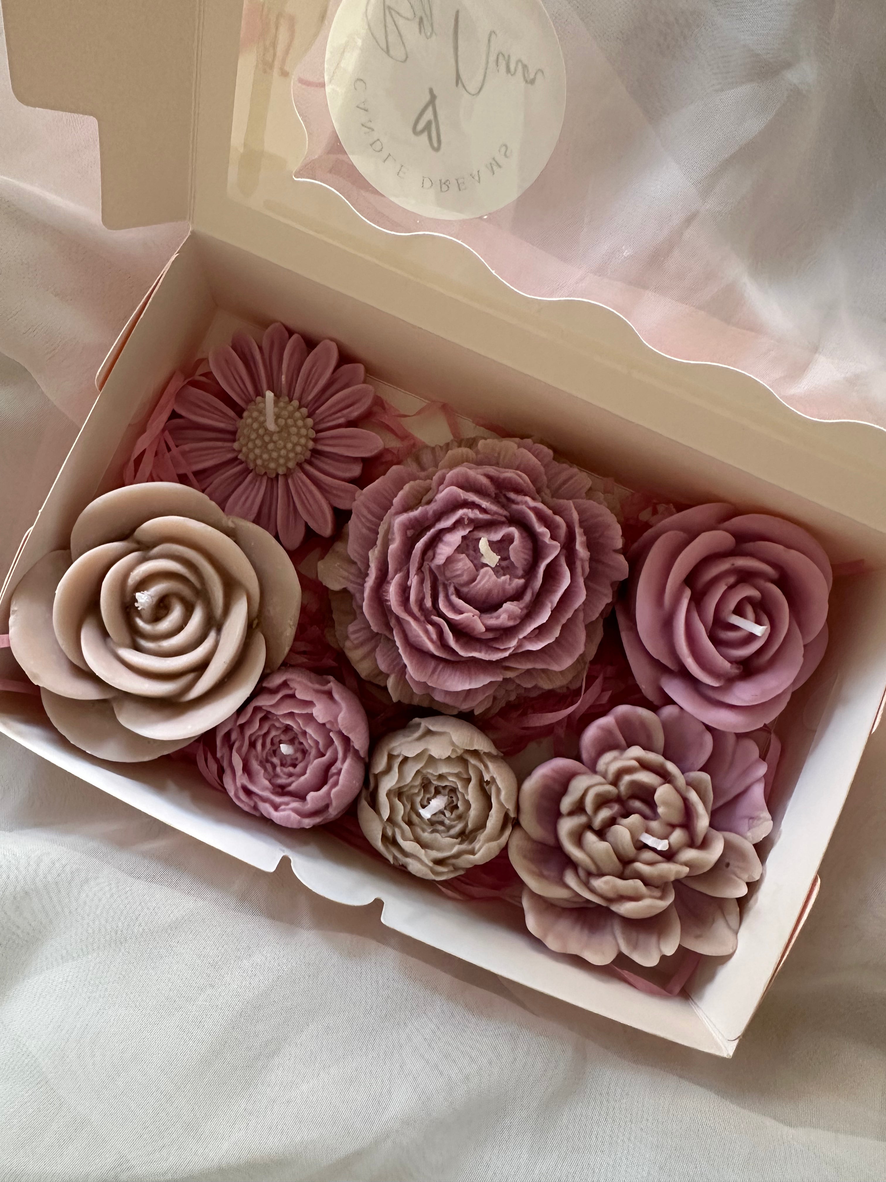 Mix candle blooms