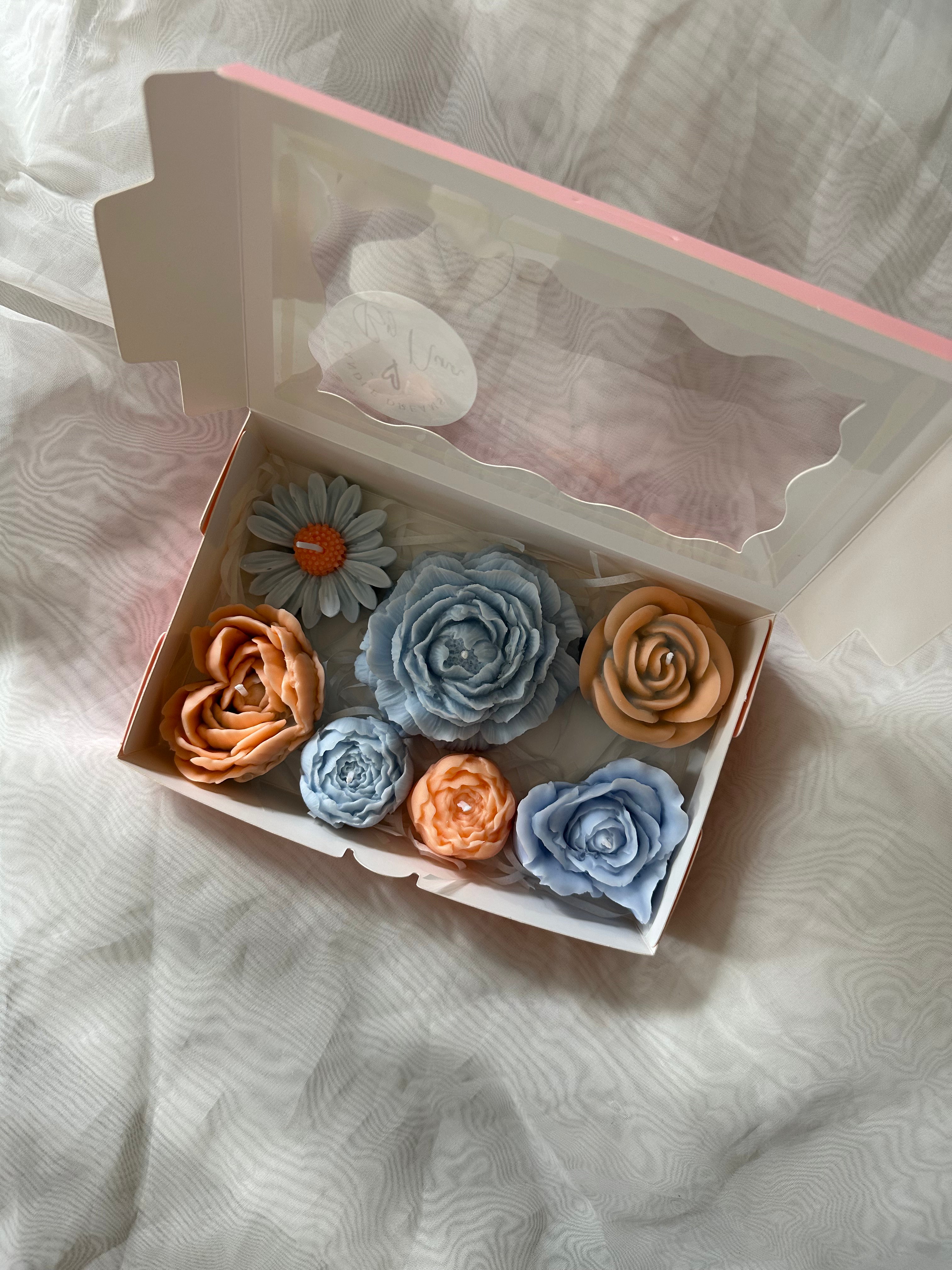Mix candle blooms