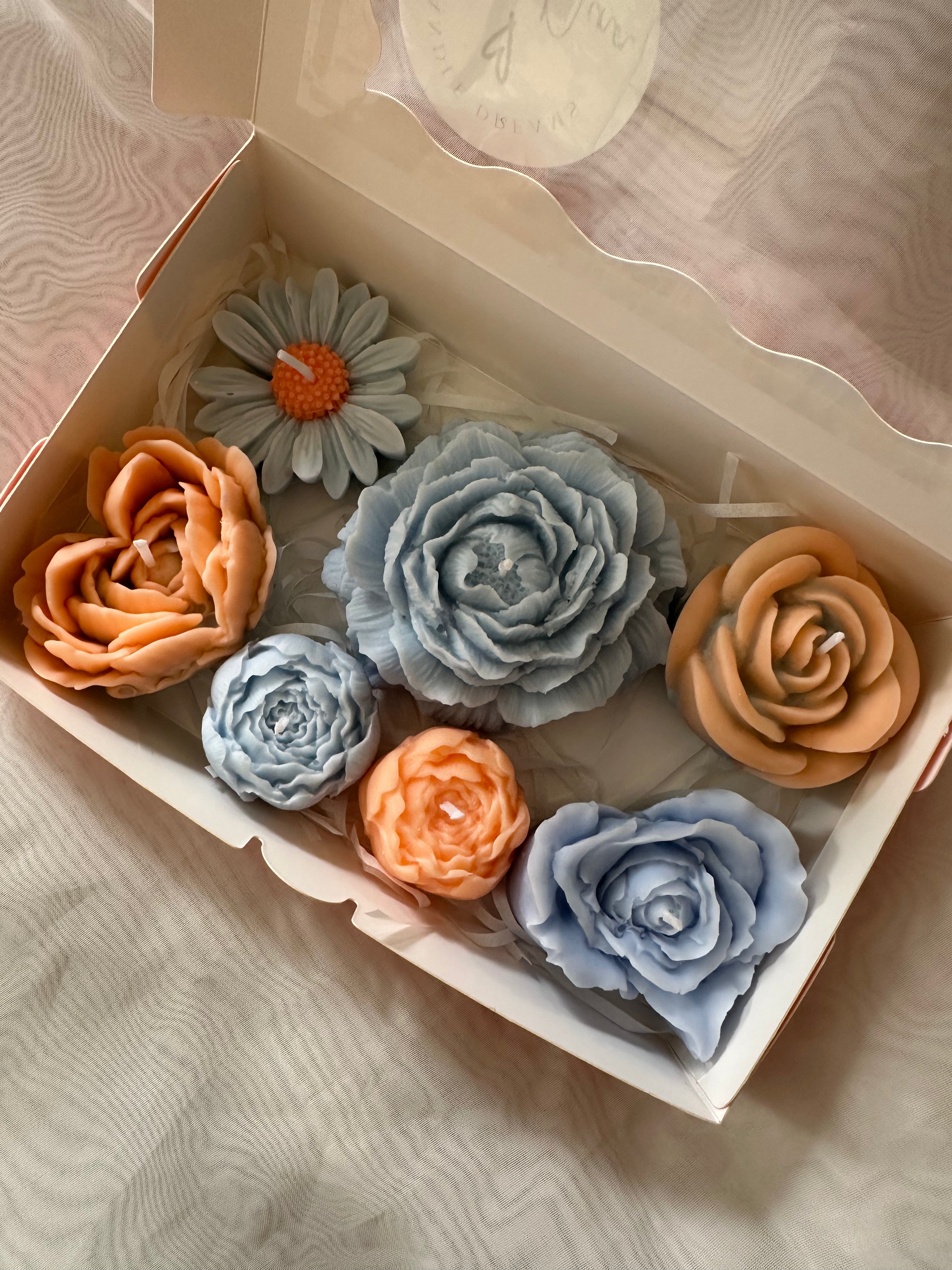 Mix candle blooms