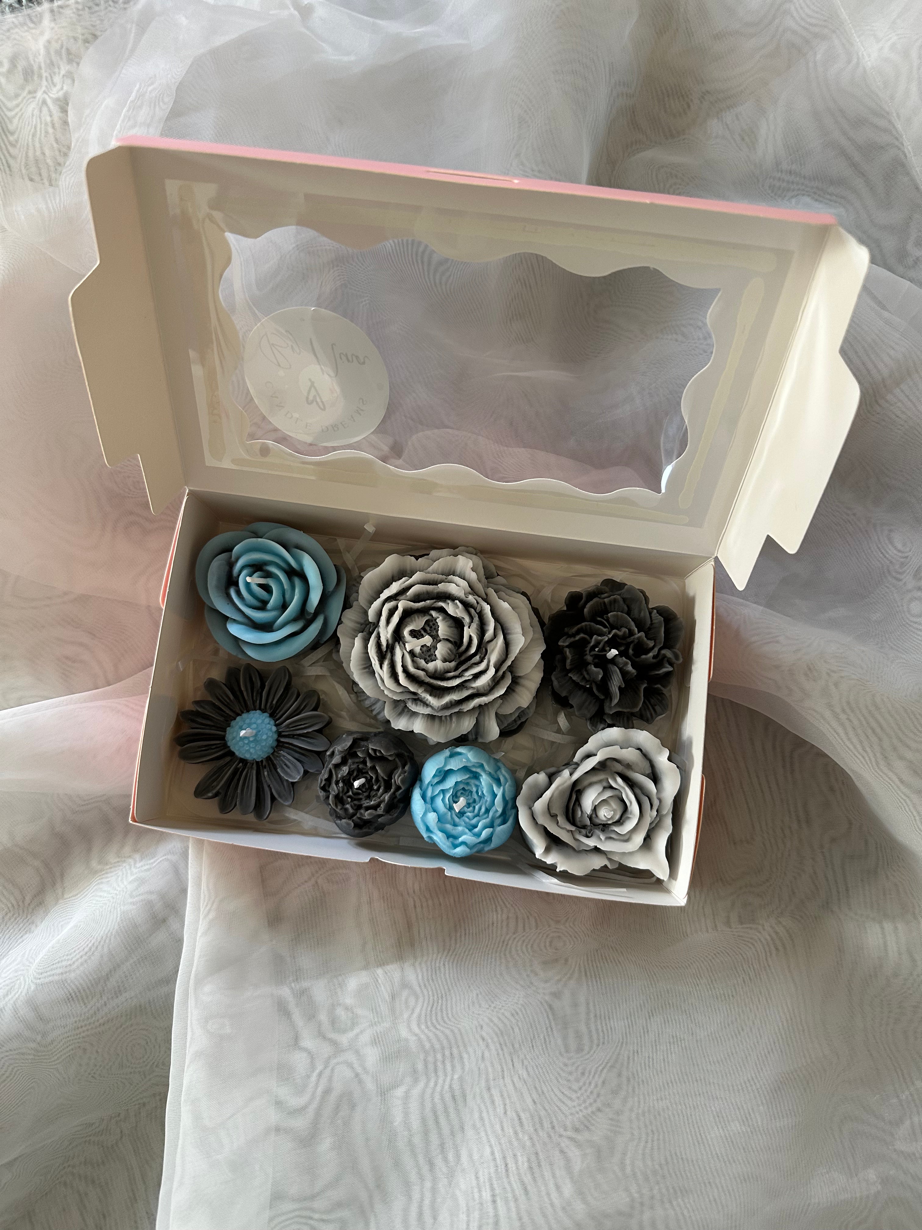 Mix candle blooms