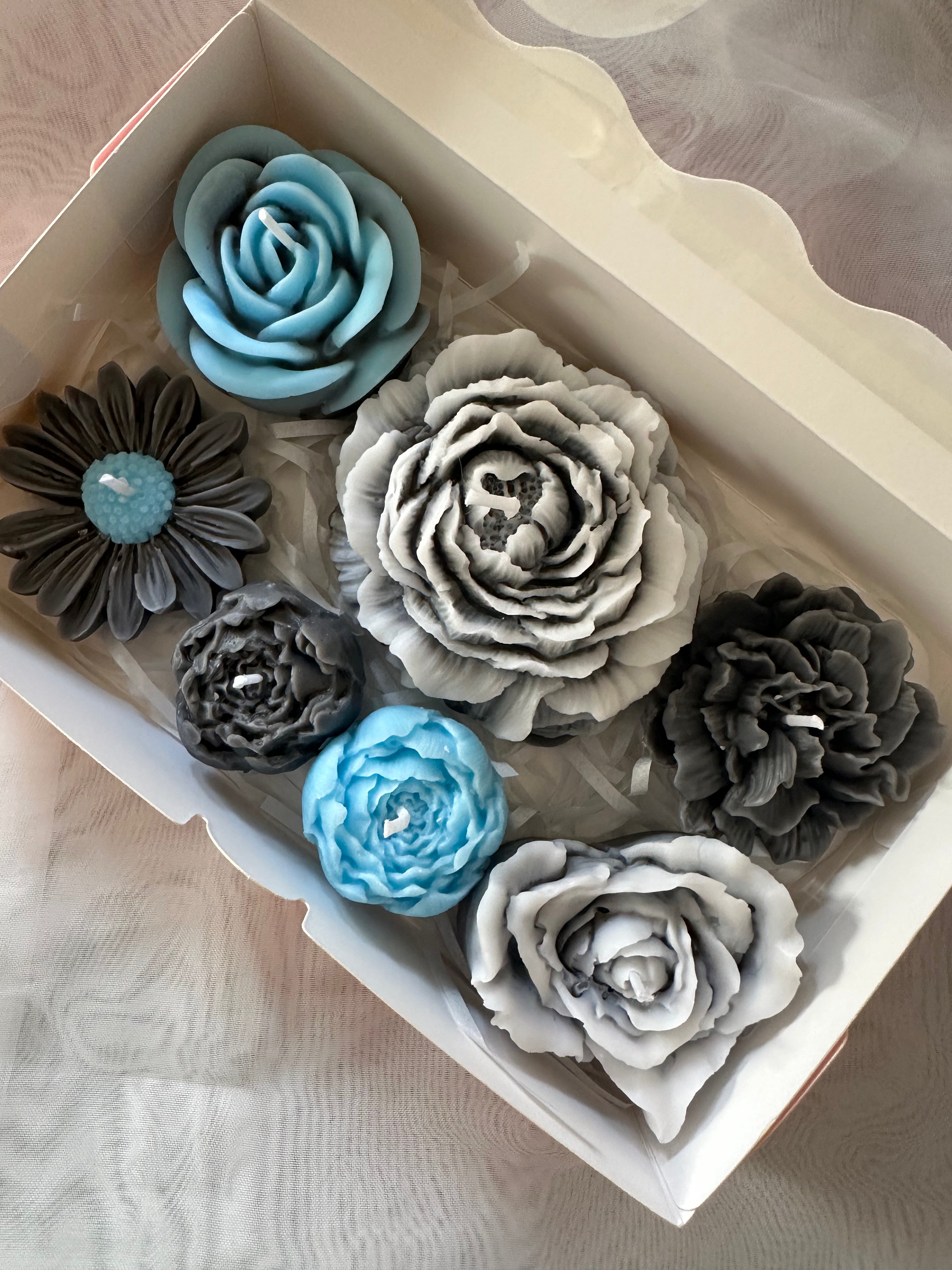 Mix candle blooms