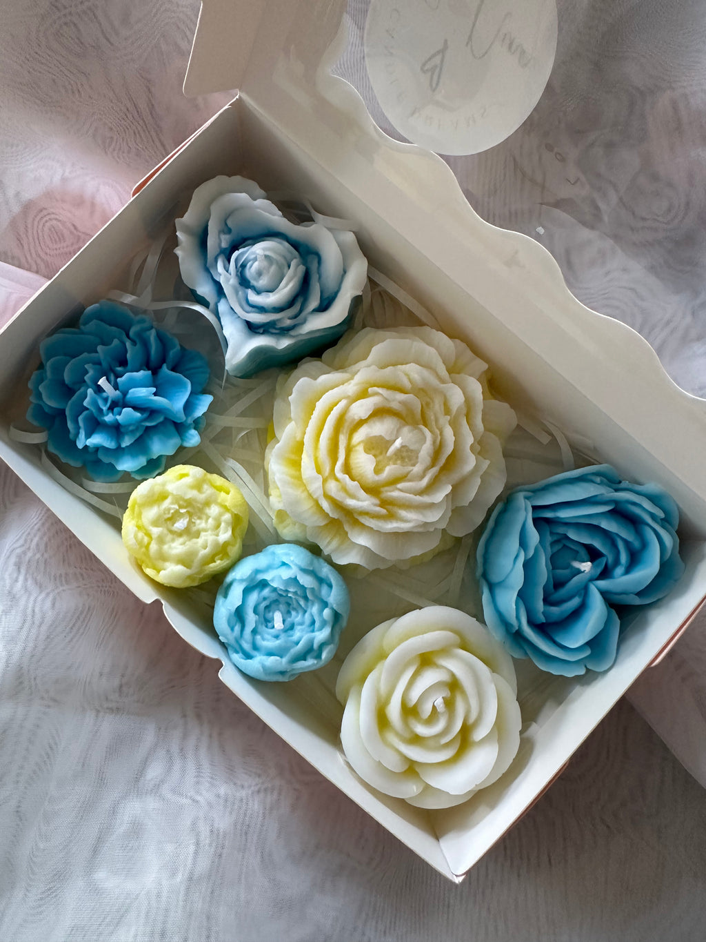 Mix candle blooms