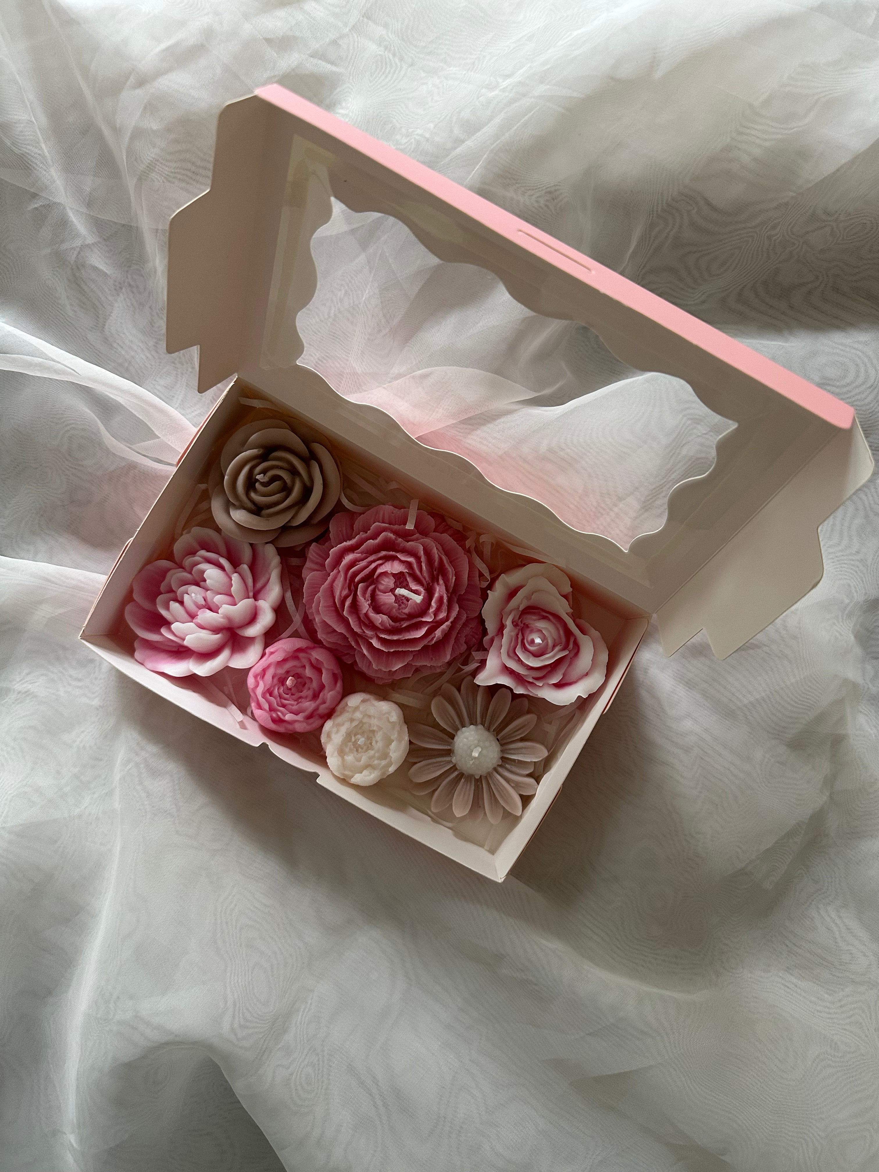 Mix candle blooms