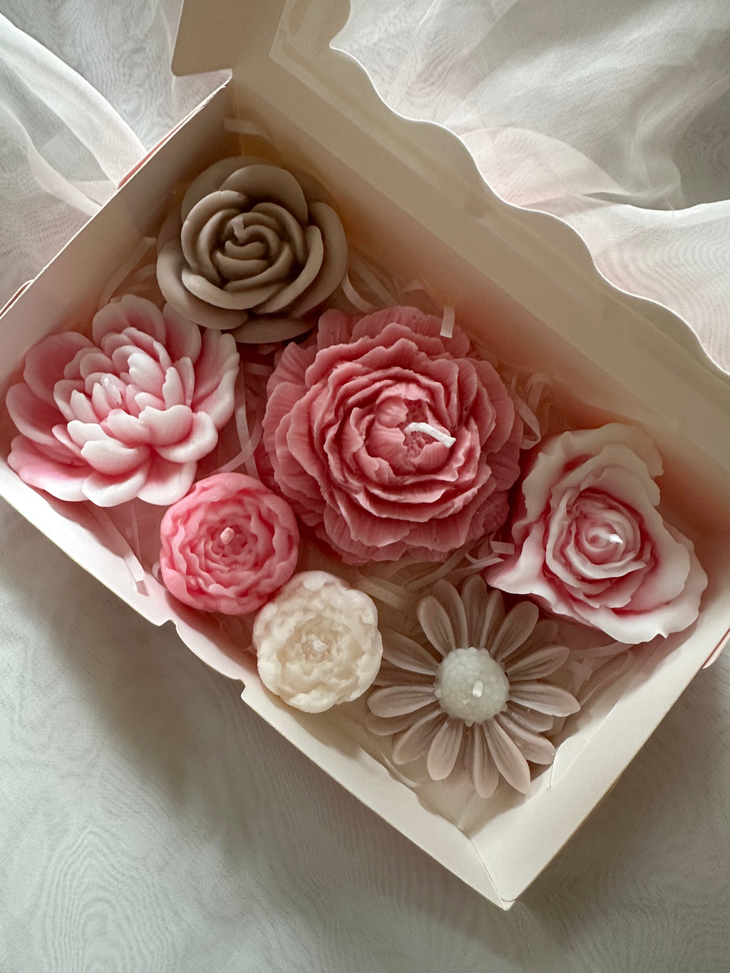 Mix candle blooms