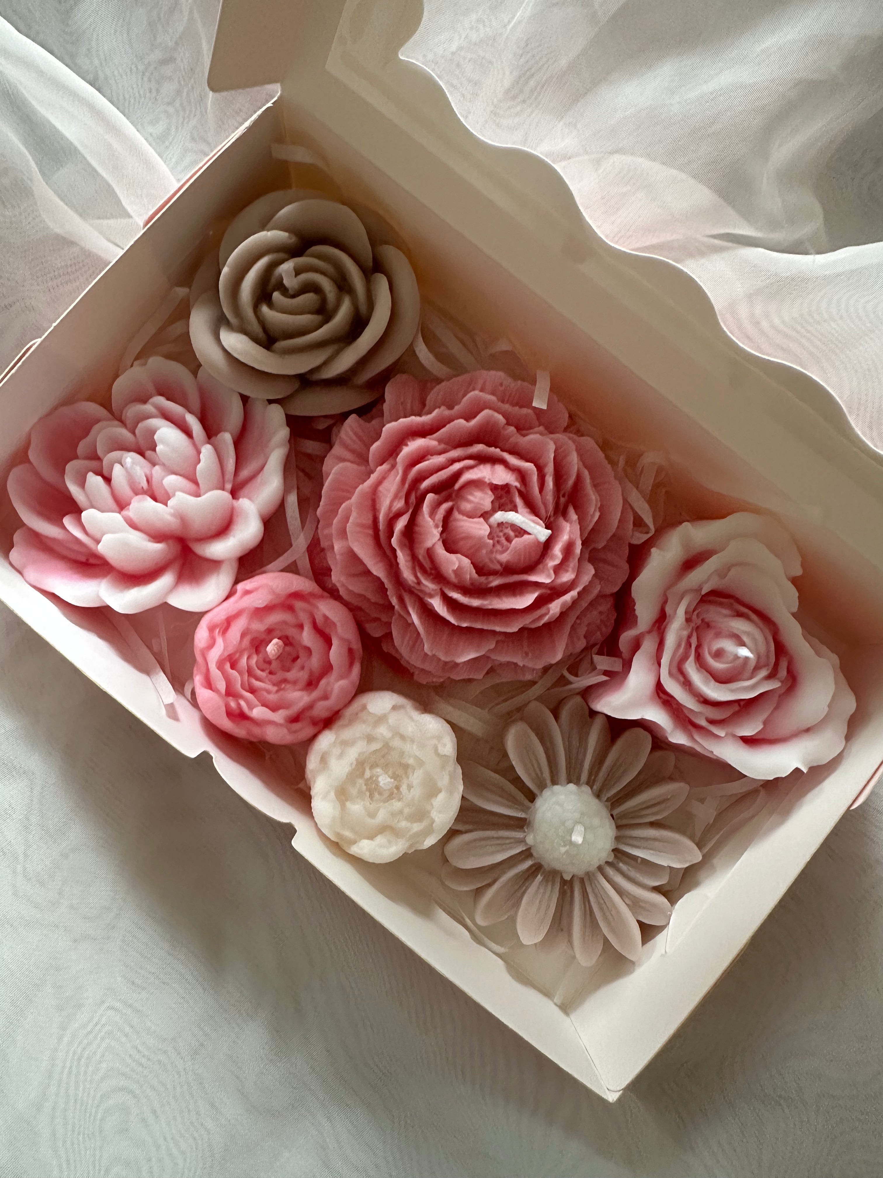 Mix candle blooms
