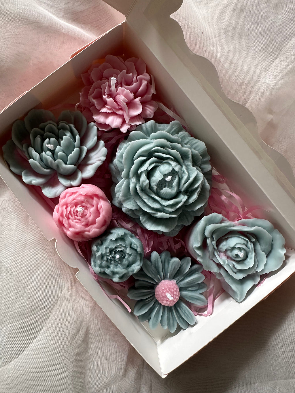 Mix candle blooms