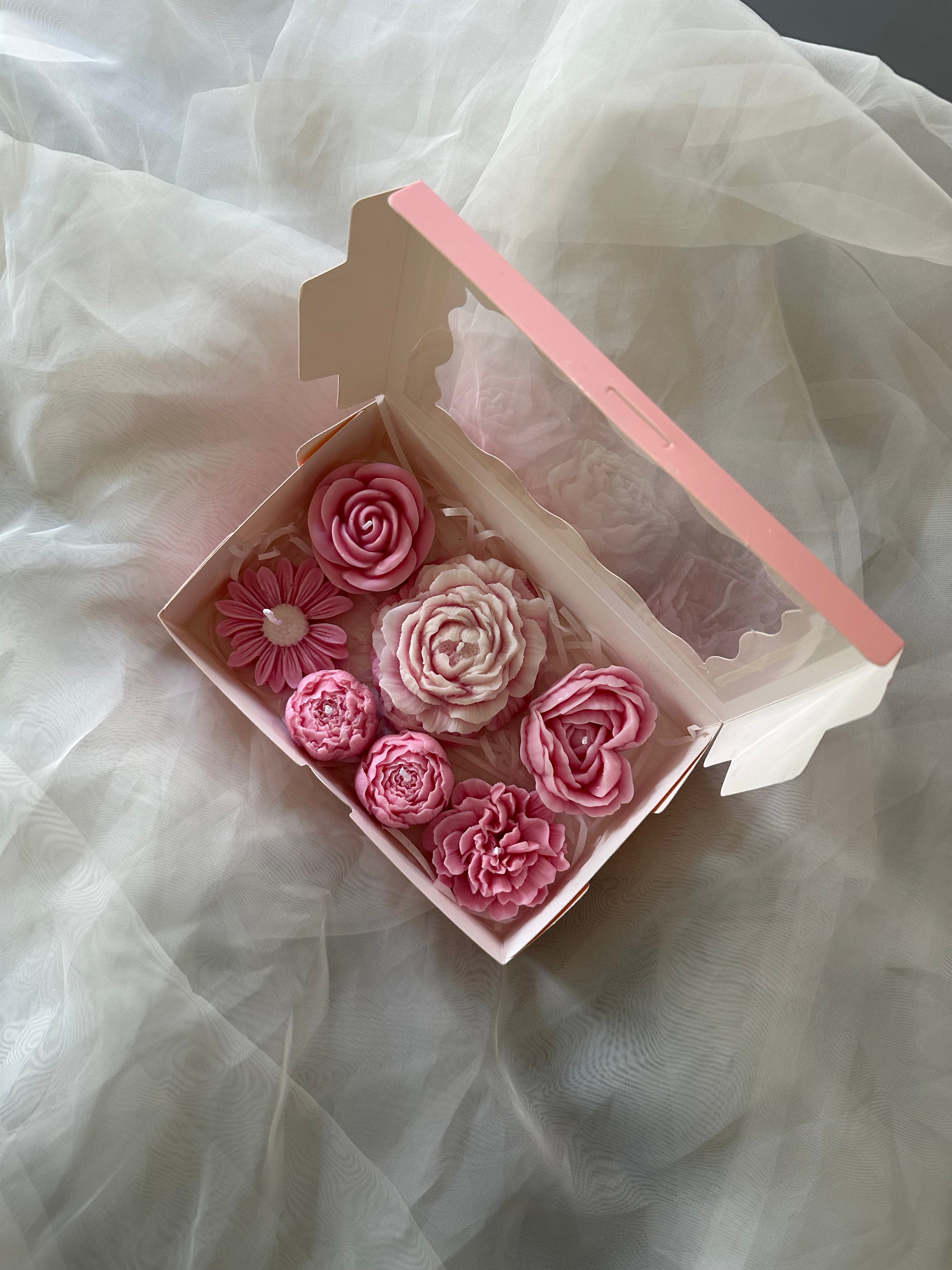 Mix candle blooms