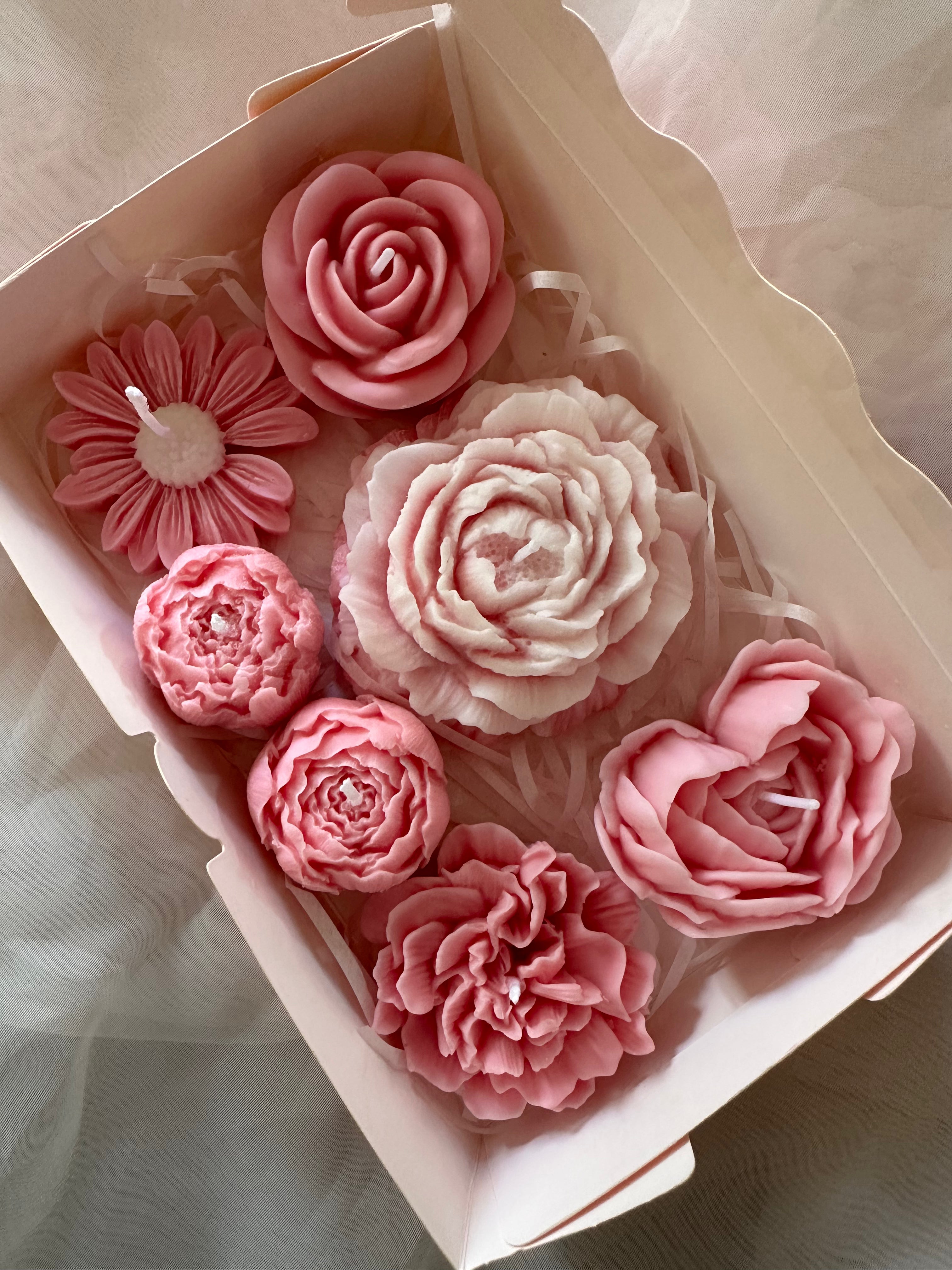 Mix candle blooms