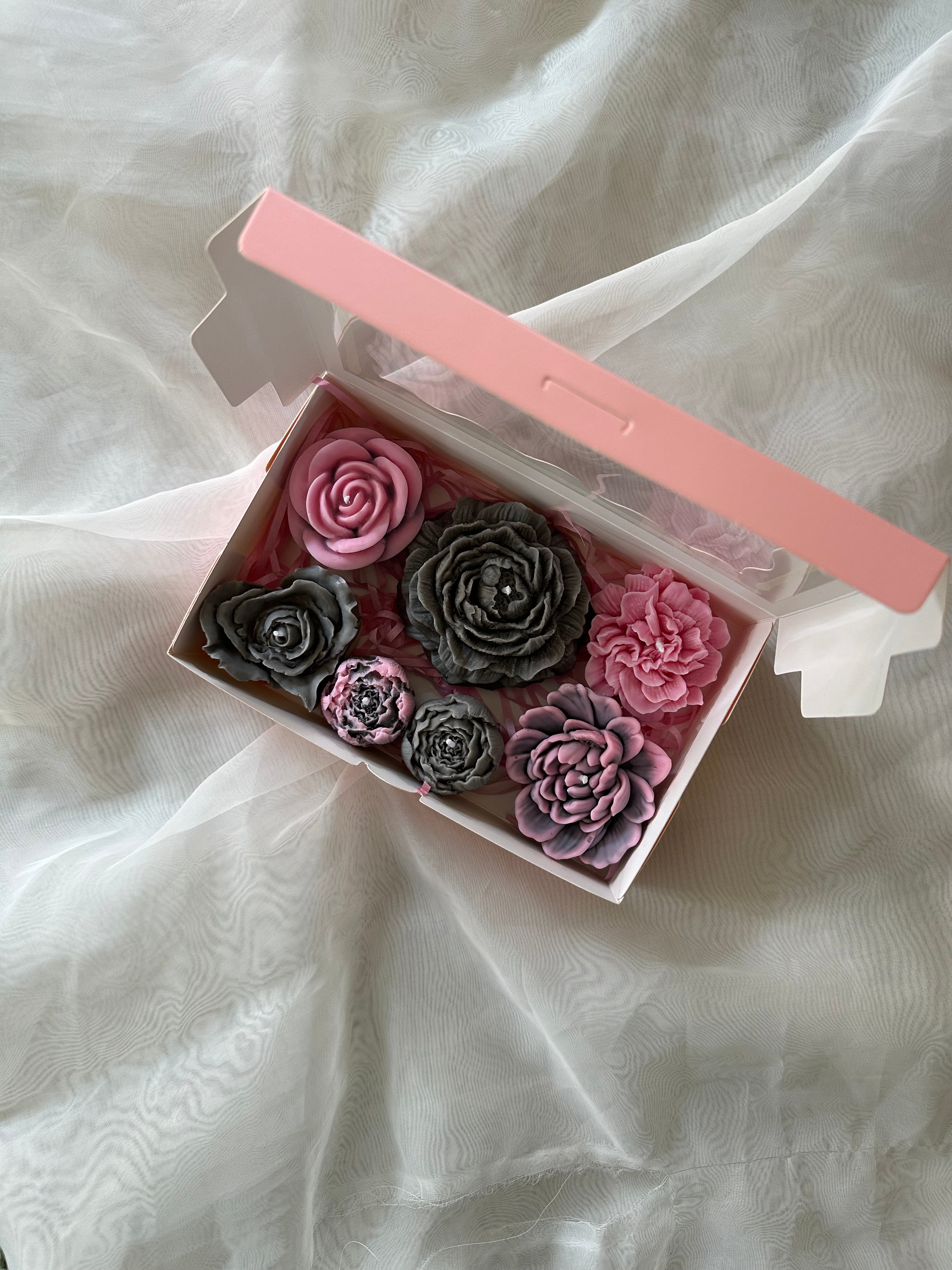 Mix candle blooms