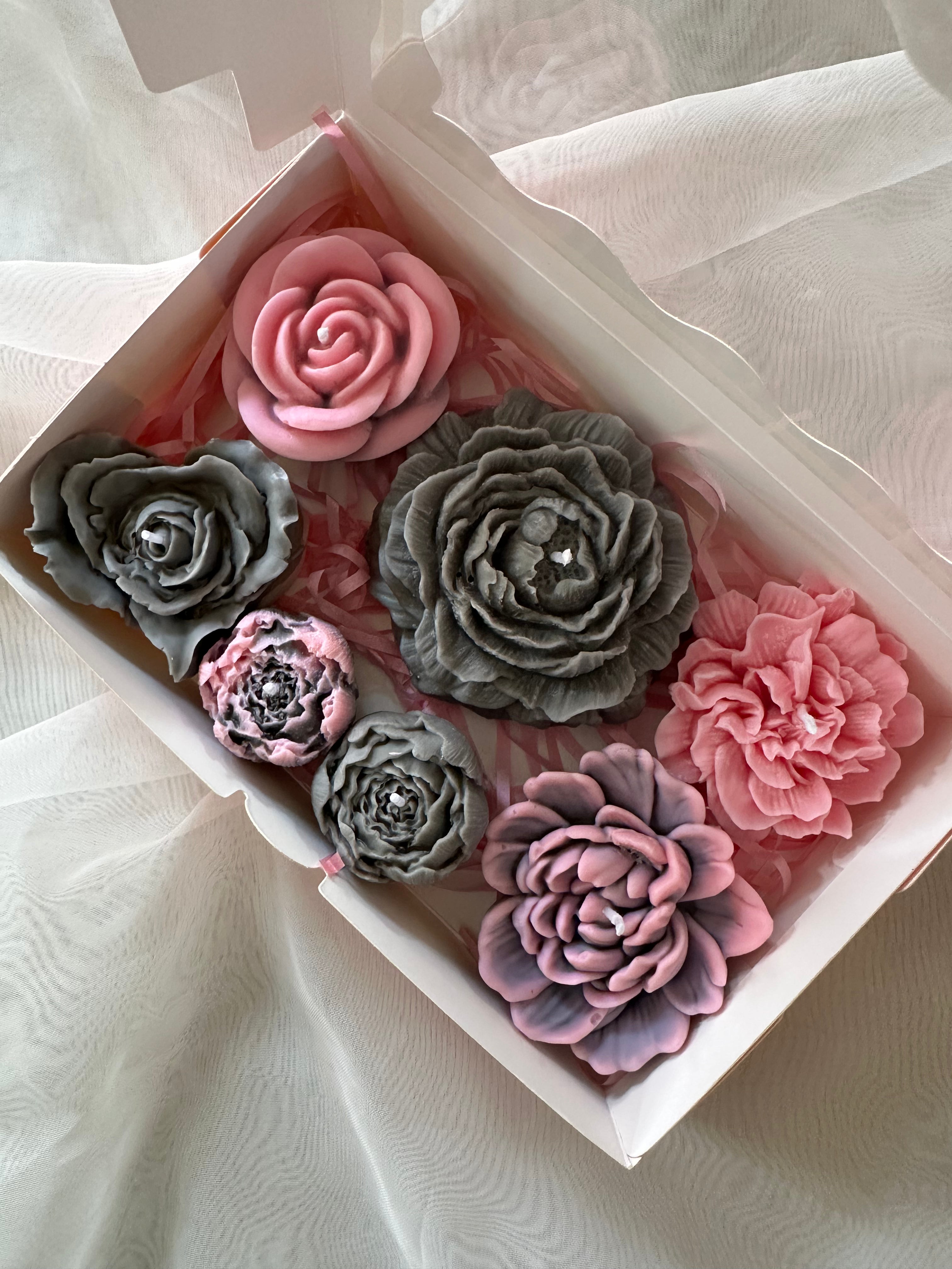 Mix candle blooms