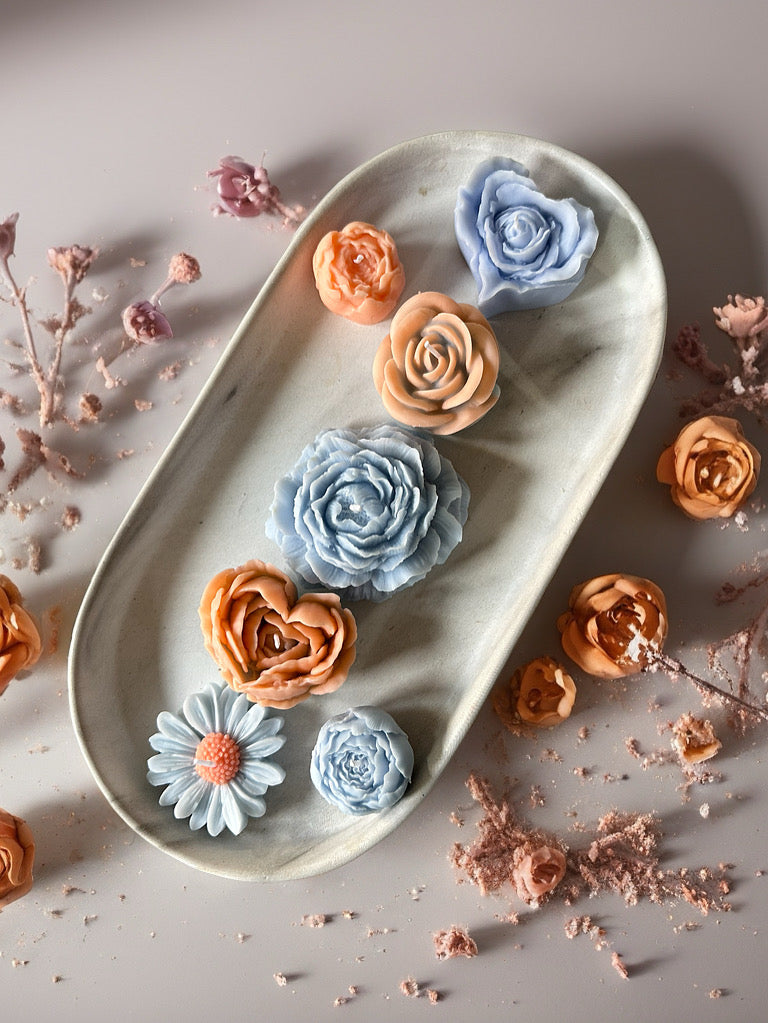 Mix candle blooms