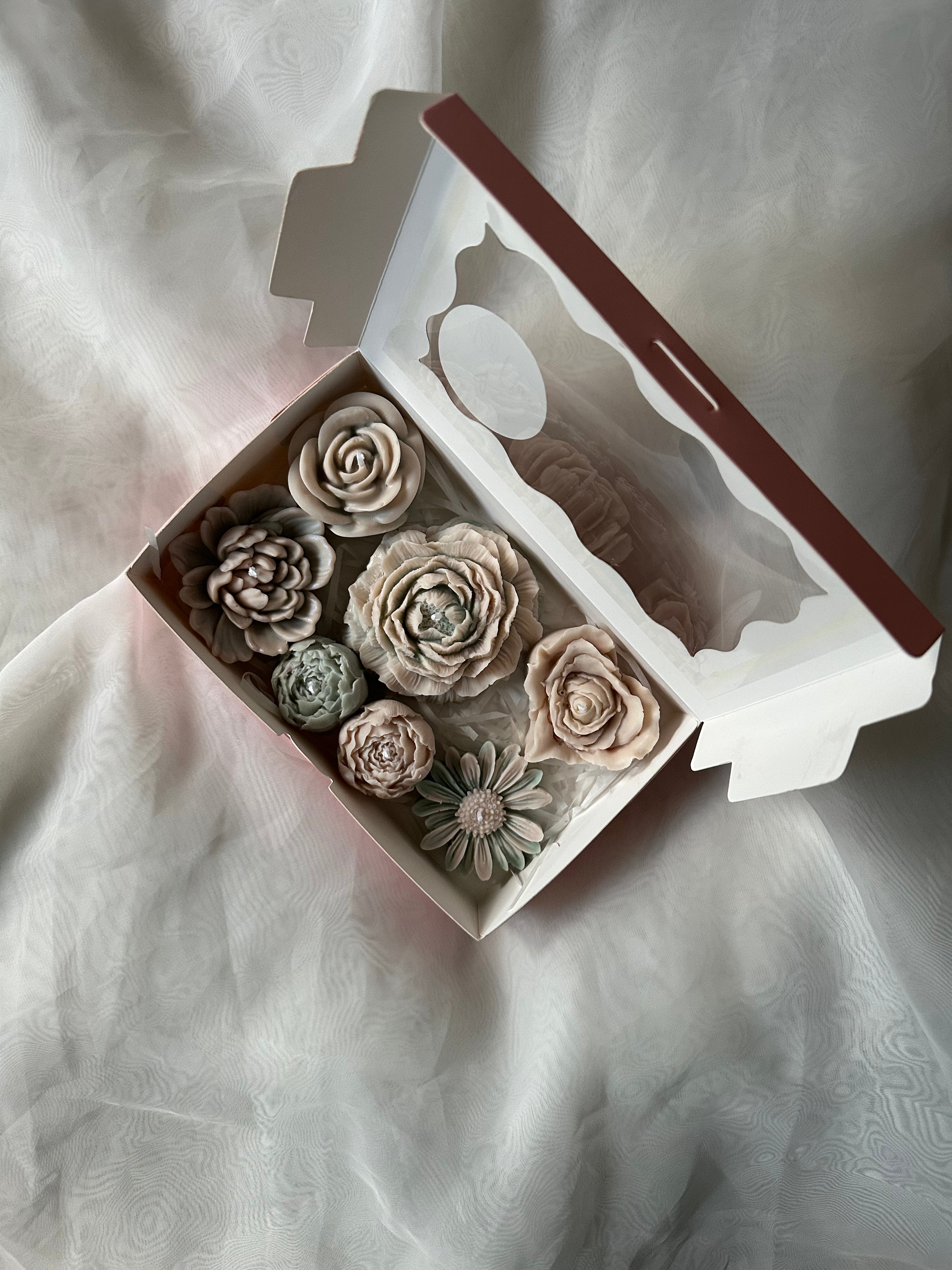 Green mist mix candle blooms gift box