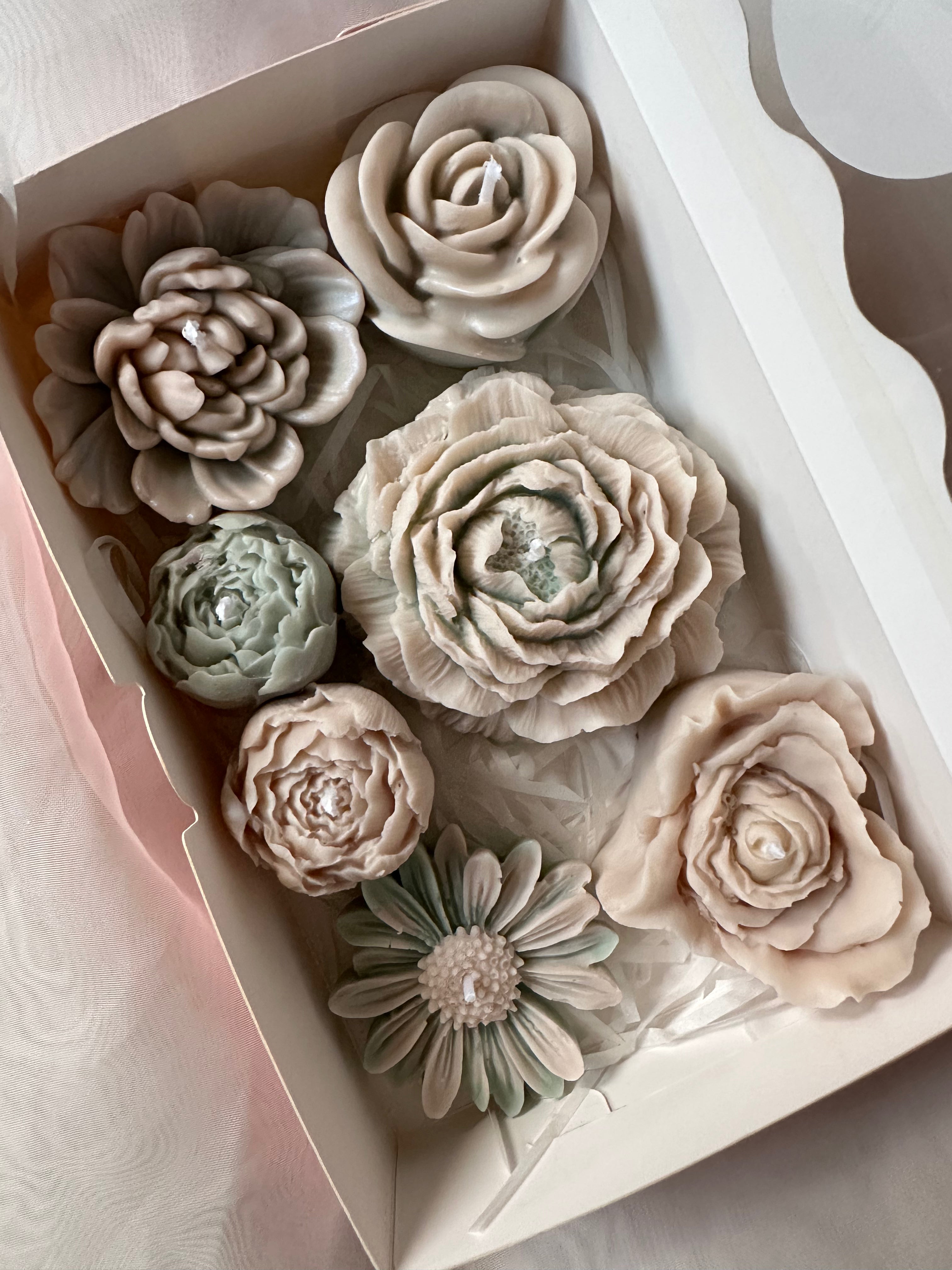 Green mist mix candle blooms gift box