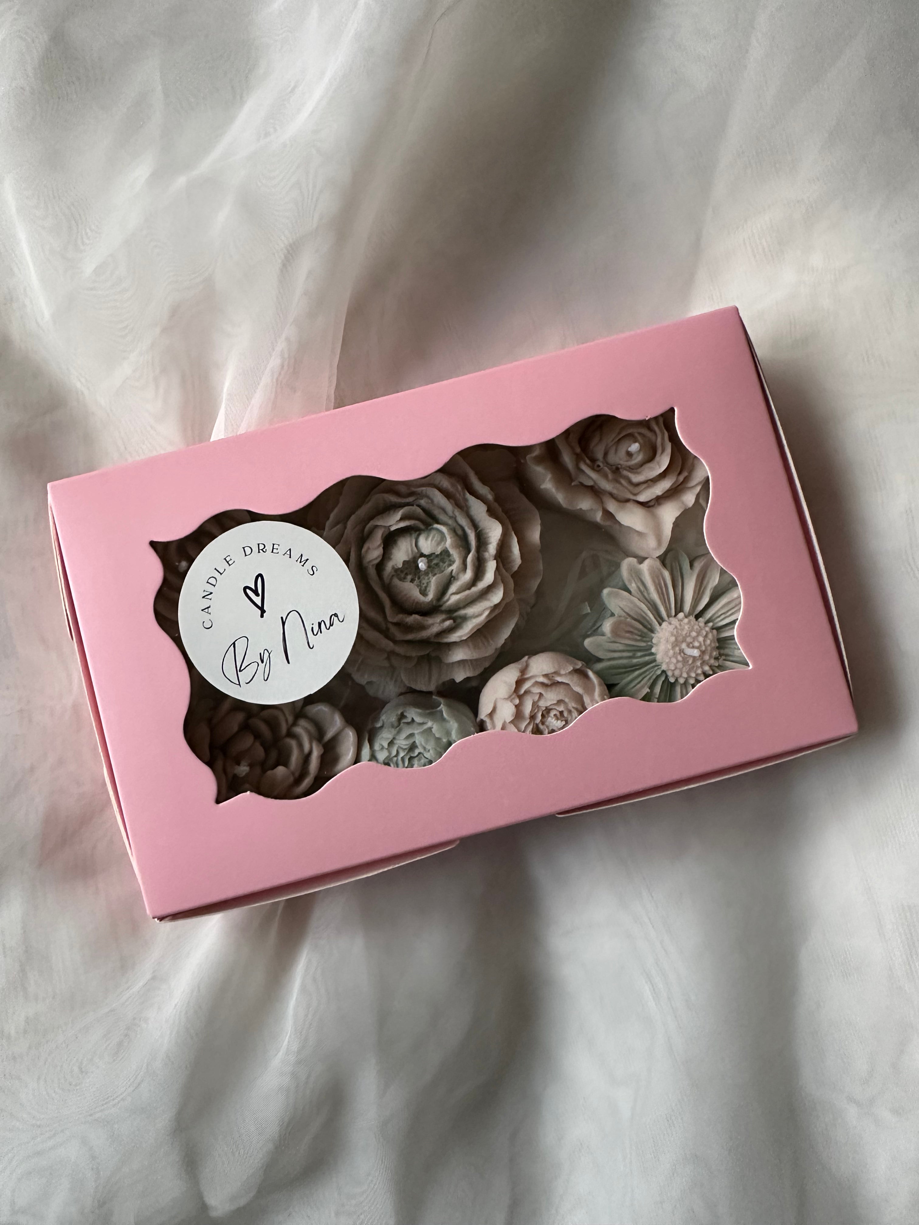 Green mist mix candle blooms gift box